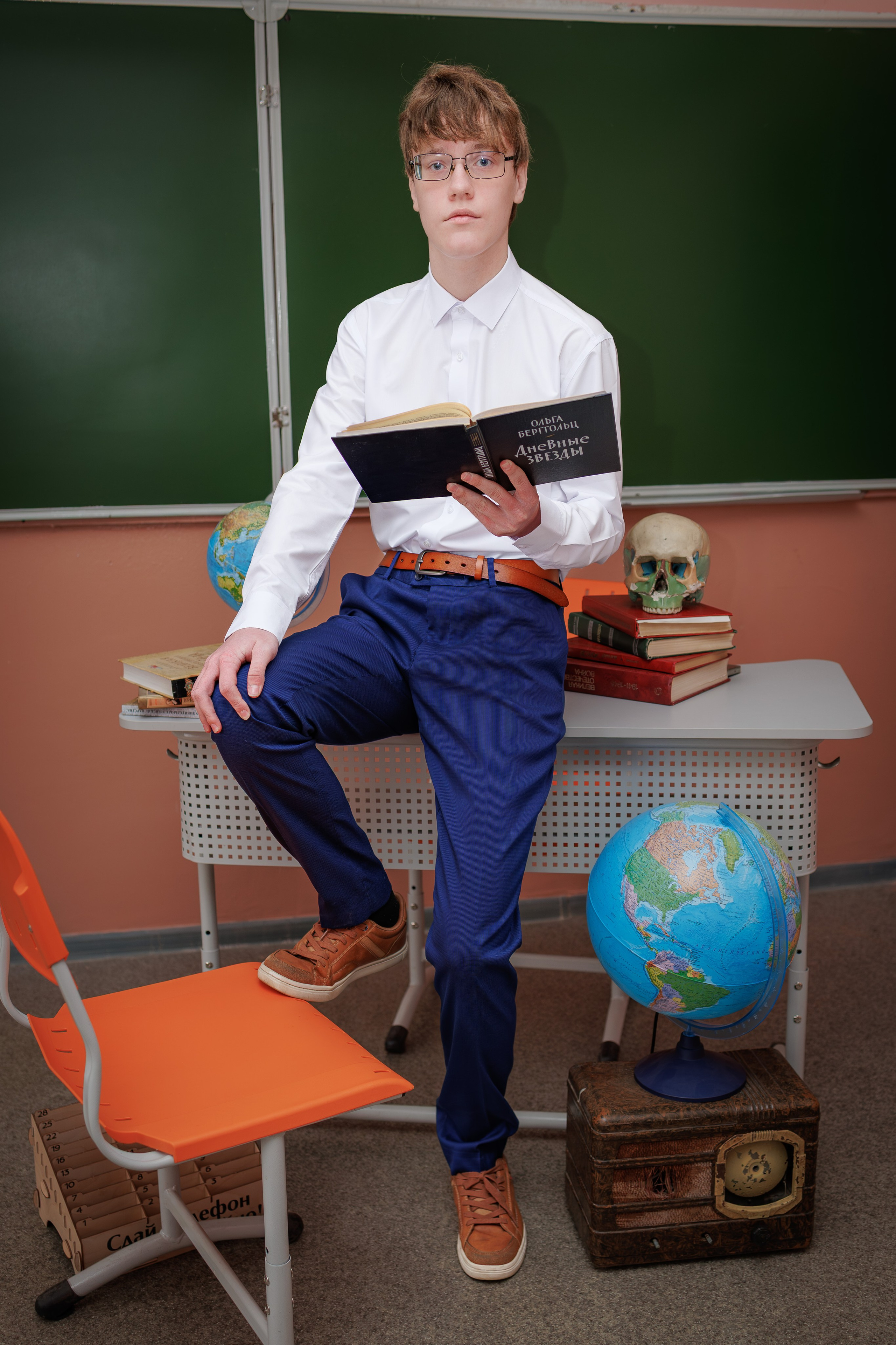 Позы для школьной фотосессии. Фотограф Медногорск Кувандык Оксана Шерехода свадебные, семейные, индивидуальные, школьные фотосессии. Печать фотоальбомов