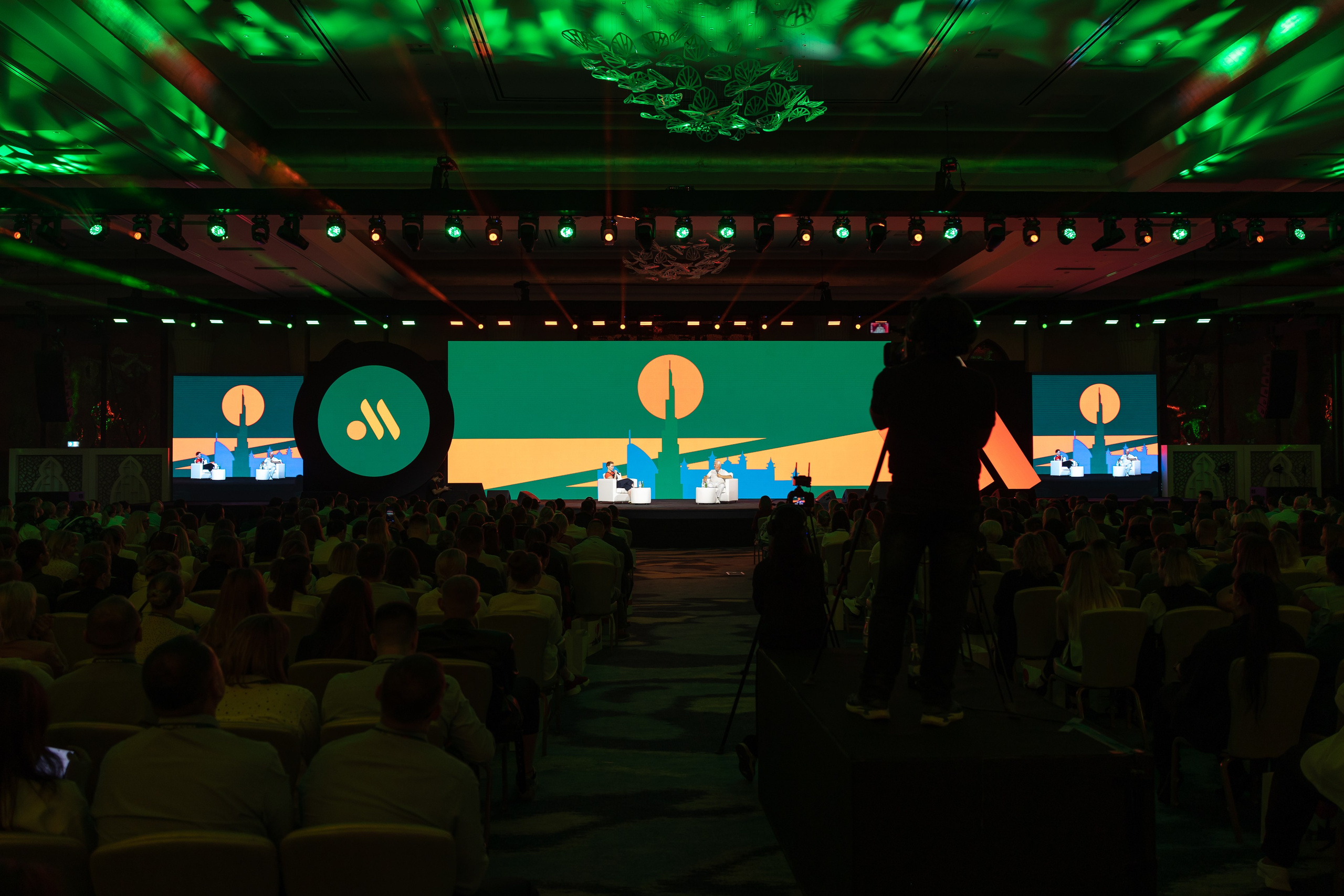 Точка Притяжения / Дубай. Фотограф Юлия Назарова