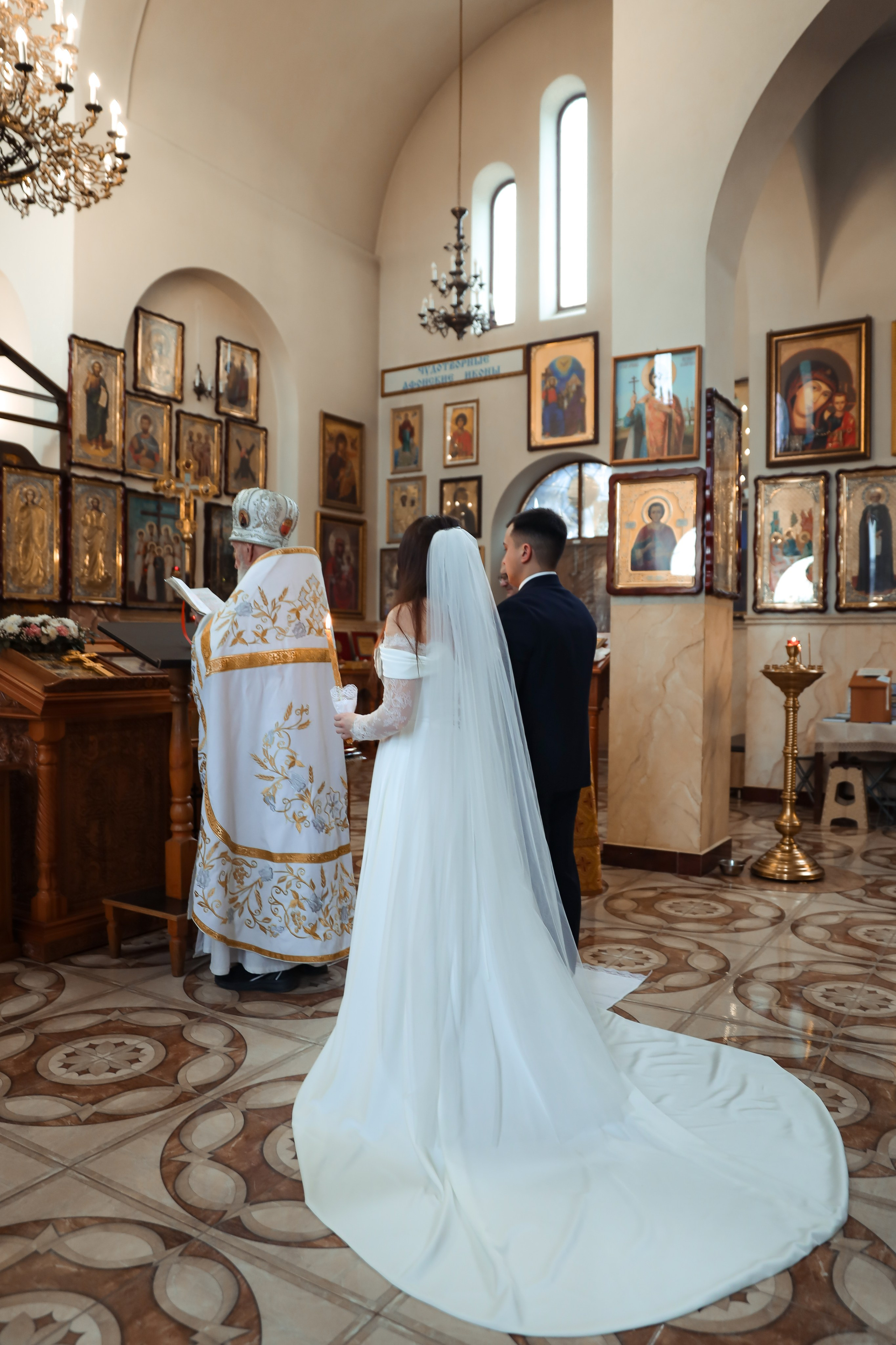 Венчание в церкви в Алуште. Свадебный фотограф в Крыму