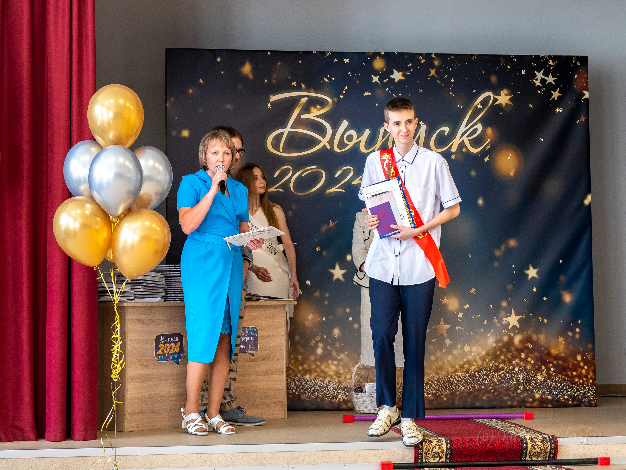 Репортаж о выпускном 9 классов в школе № 7 города Королёва, 26.06.24г. Профессиональный фотограф интерьеров в Москве Юрий Федоскин