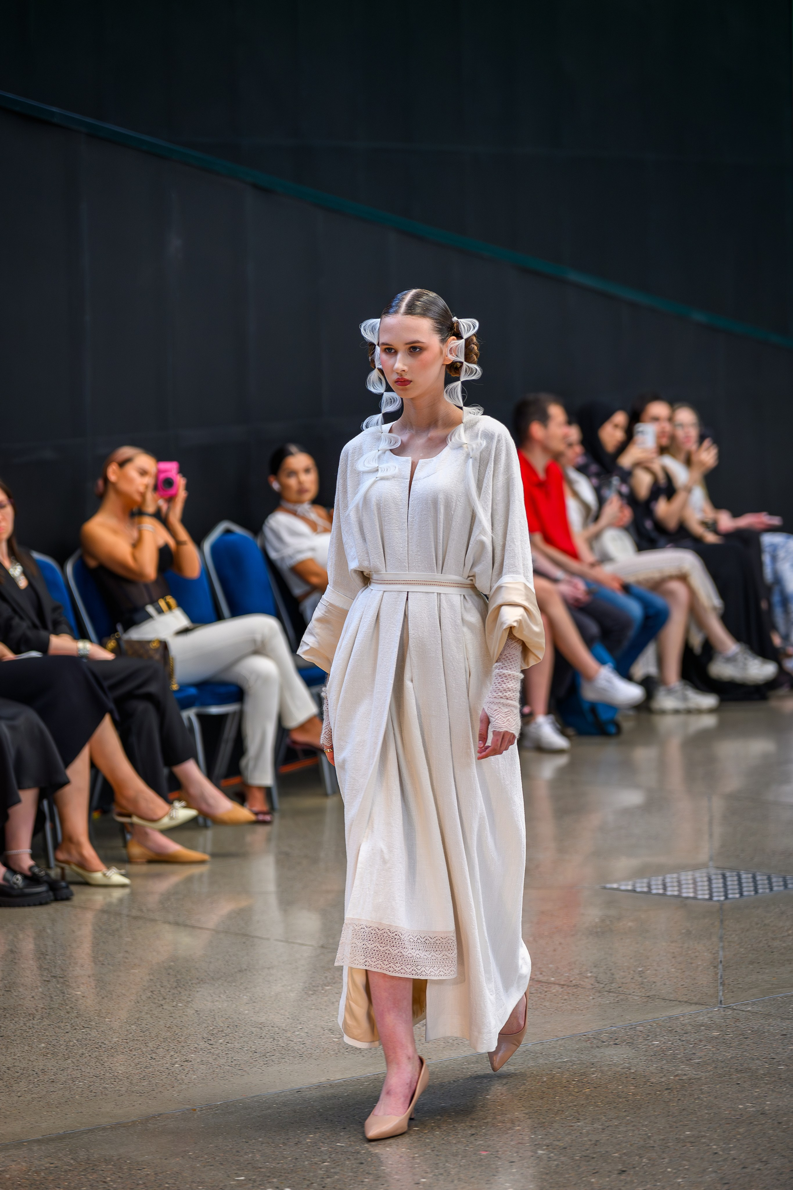 Репортажная фотосъемка Дефиле / Показ мод в Москве. Интерьерный & Репортажный фотограф Озеров Денис, г. Москва