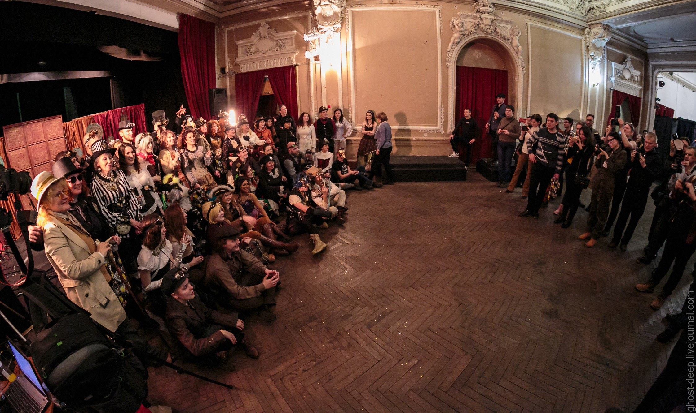 Тематические вечера. Фестивали. Дом Шрёдера