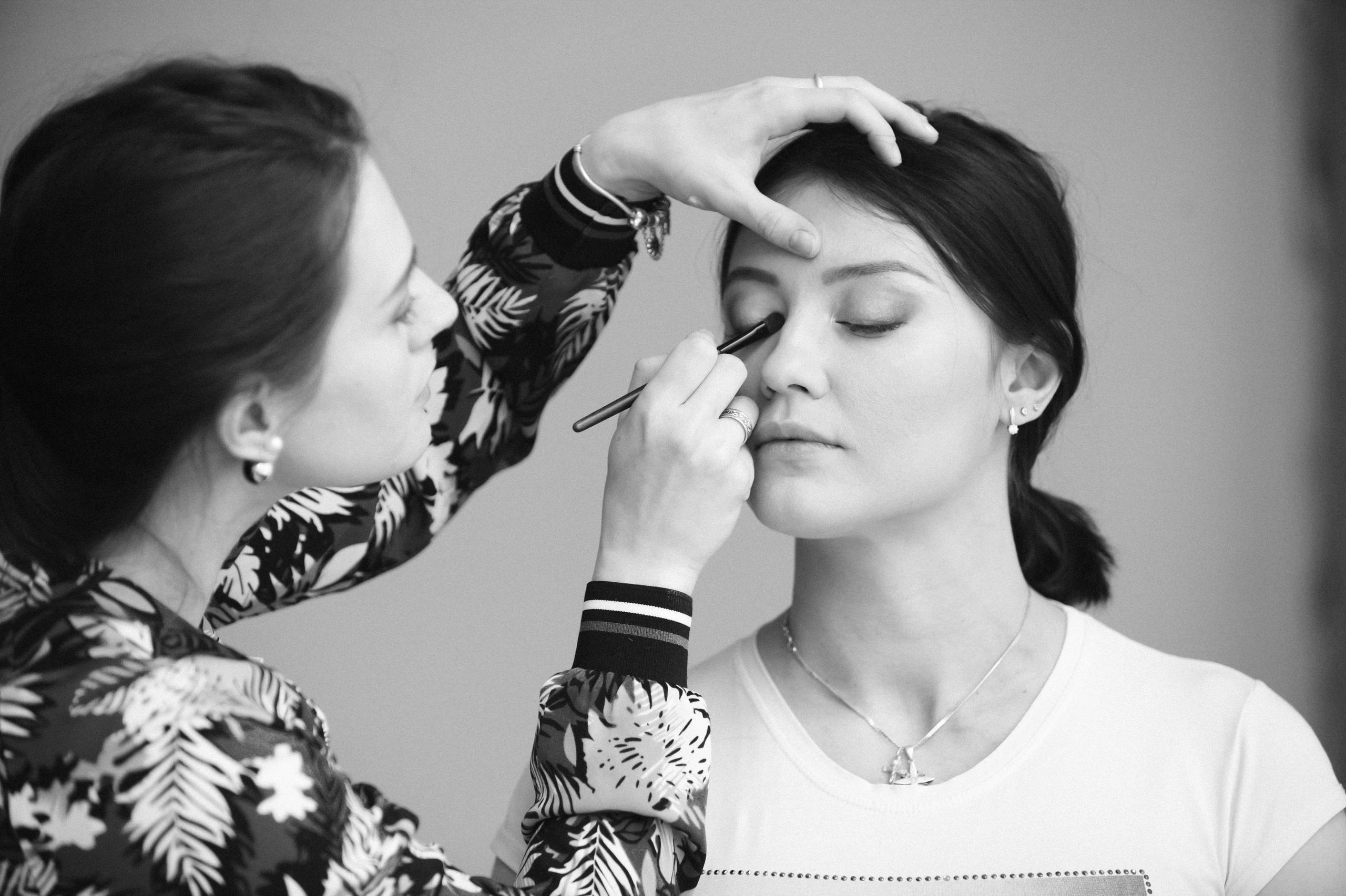 Съемка для двух беременных подруг в светлой студии. Фотографы в Москве Светлана Устинова и Сергей Грачев