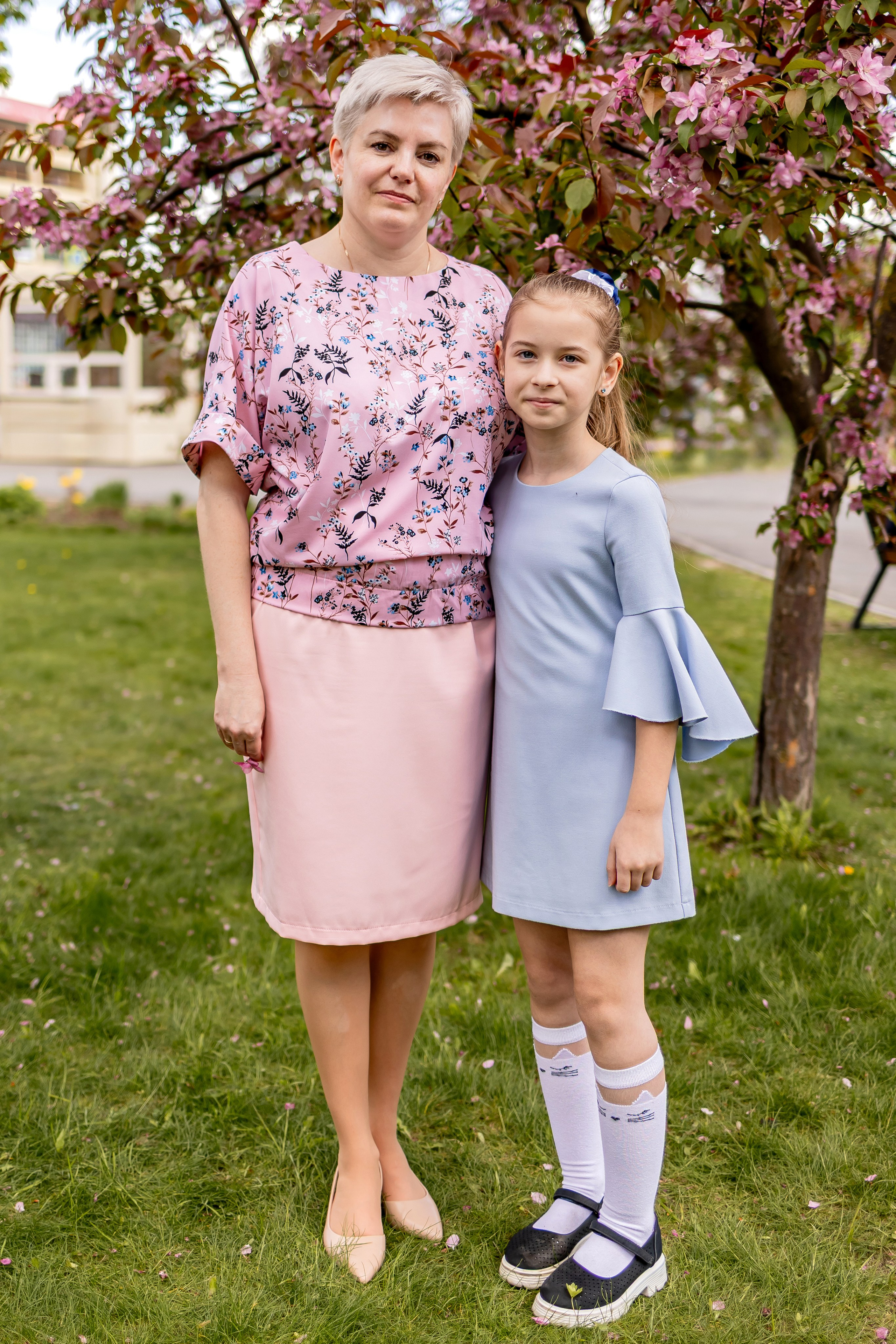 Выпускной в начальной школе на улице. Фотограф и видеограф Москва. Свадебный фотограф, видеограф. Выпускные альбомы. Оживающие альбомы