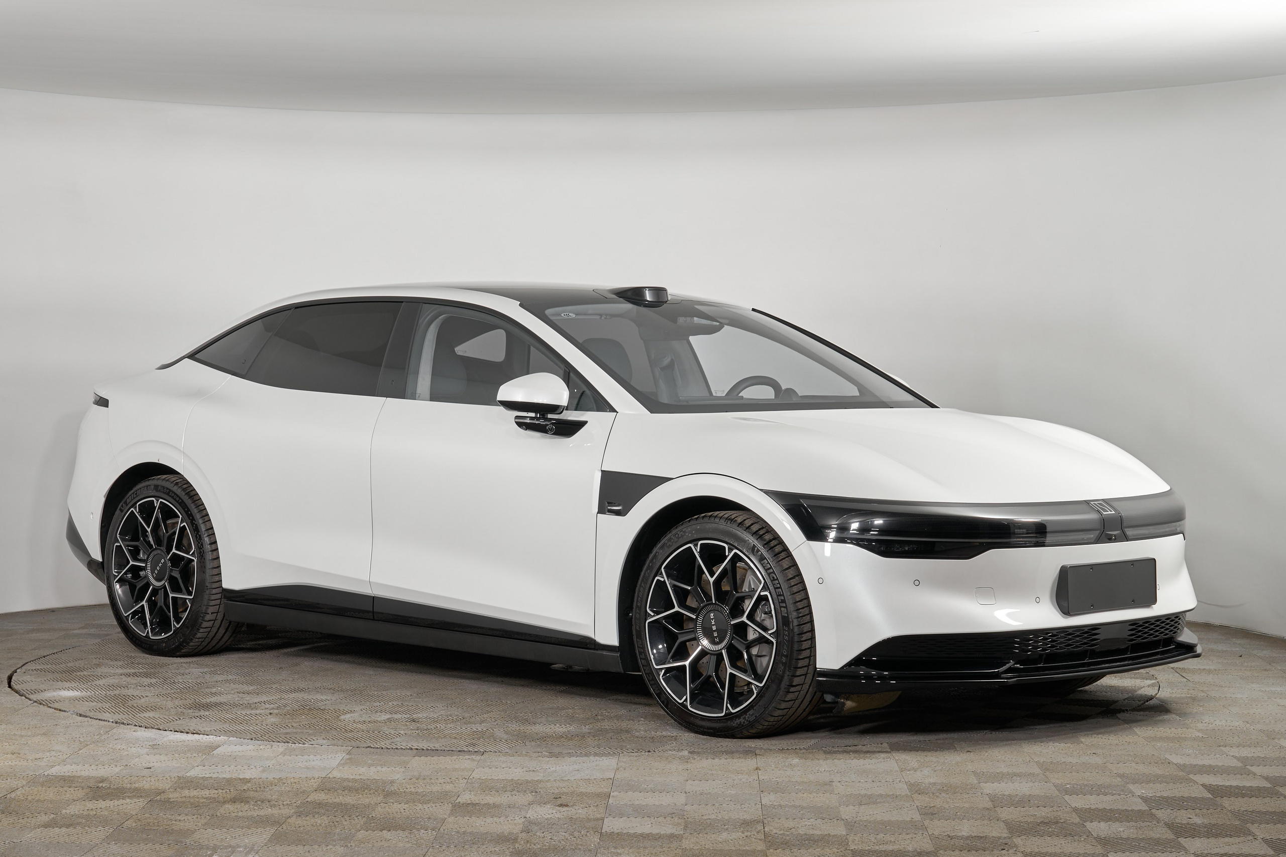 Zeekr 007_1. Фотограф Николай Прокофьев модельные тесты в Москве