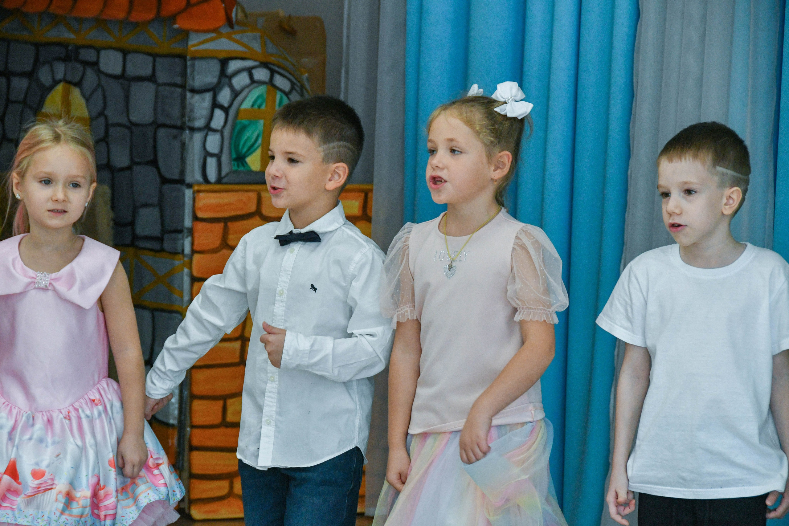 2023 г. День дошкольного работника и прогулка. Репортажный и детский фотограф в Новосибирске