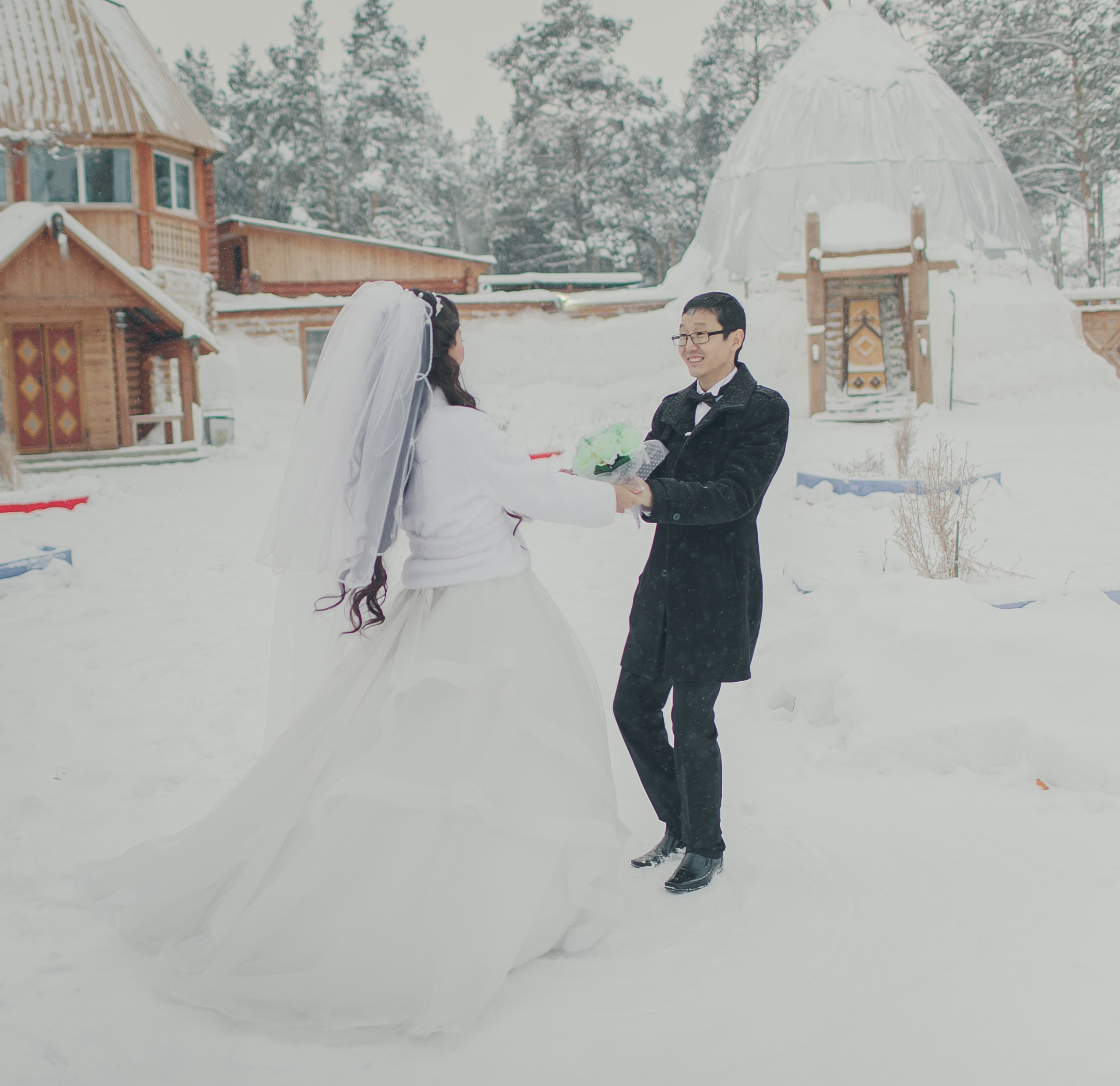 Зимнее свадебное фото. Фотограф Надежда Куин, Якутск