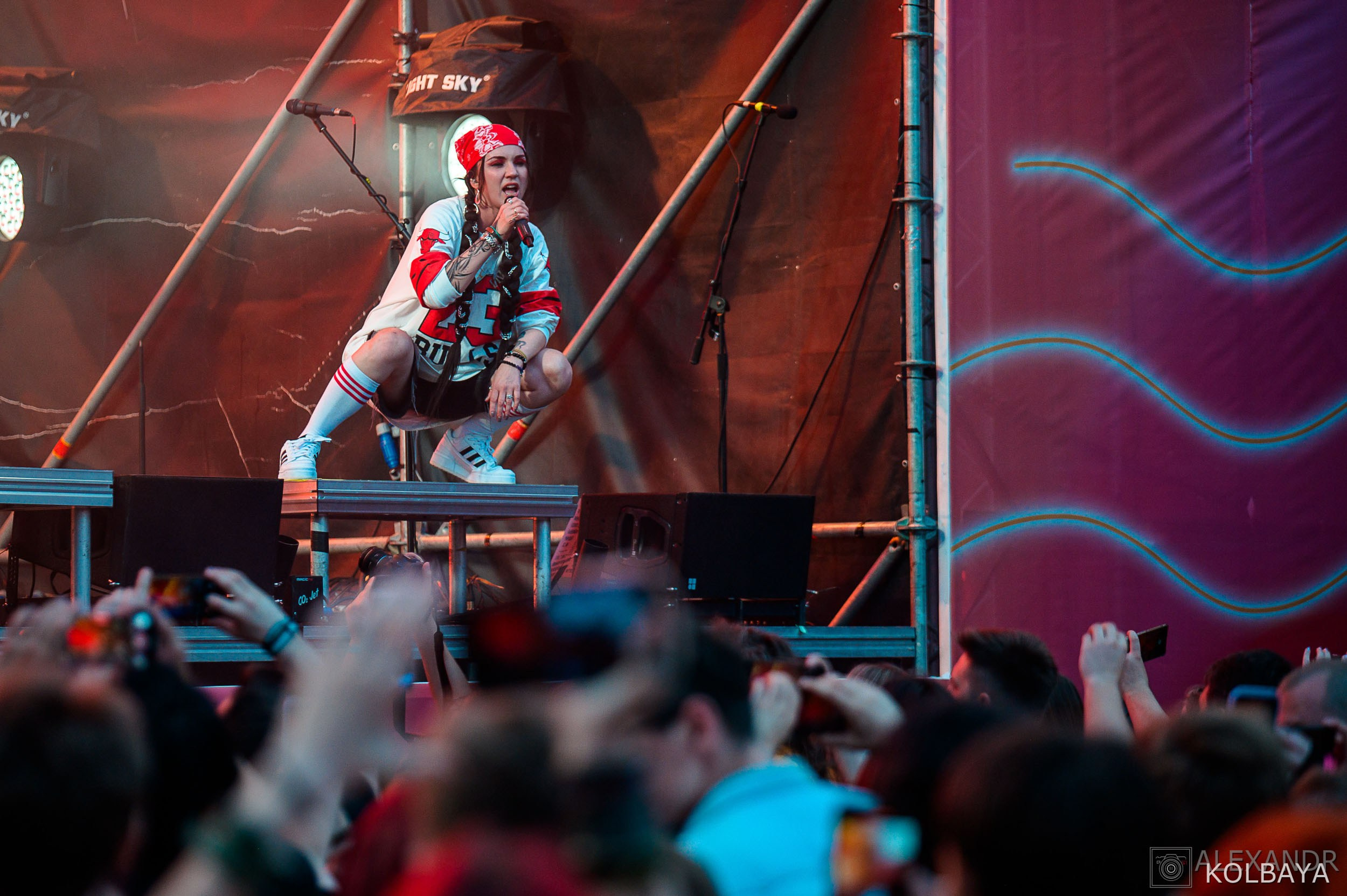Фоторепортаж с концерта группы СЛОТ на Red Summer 2025. Концертный и театральный репортажный фотограф в Москве Александр Колбая