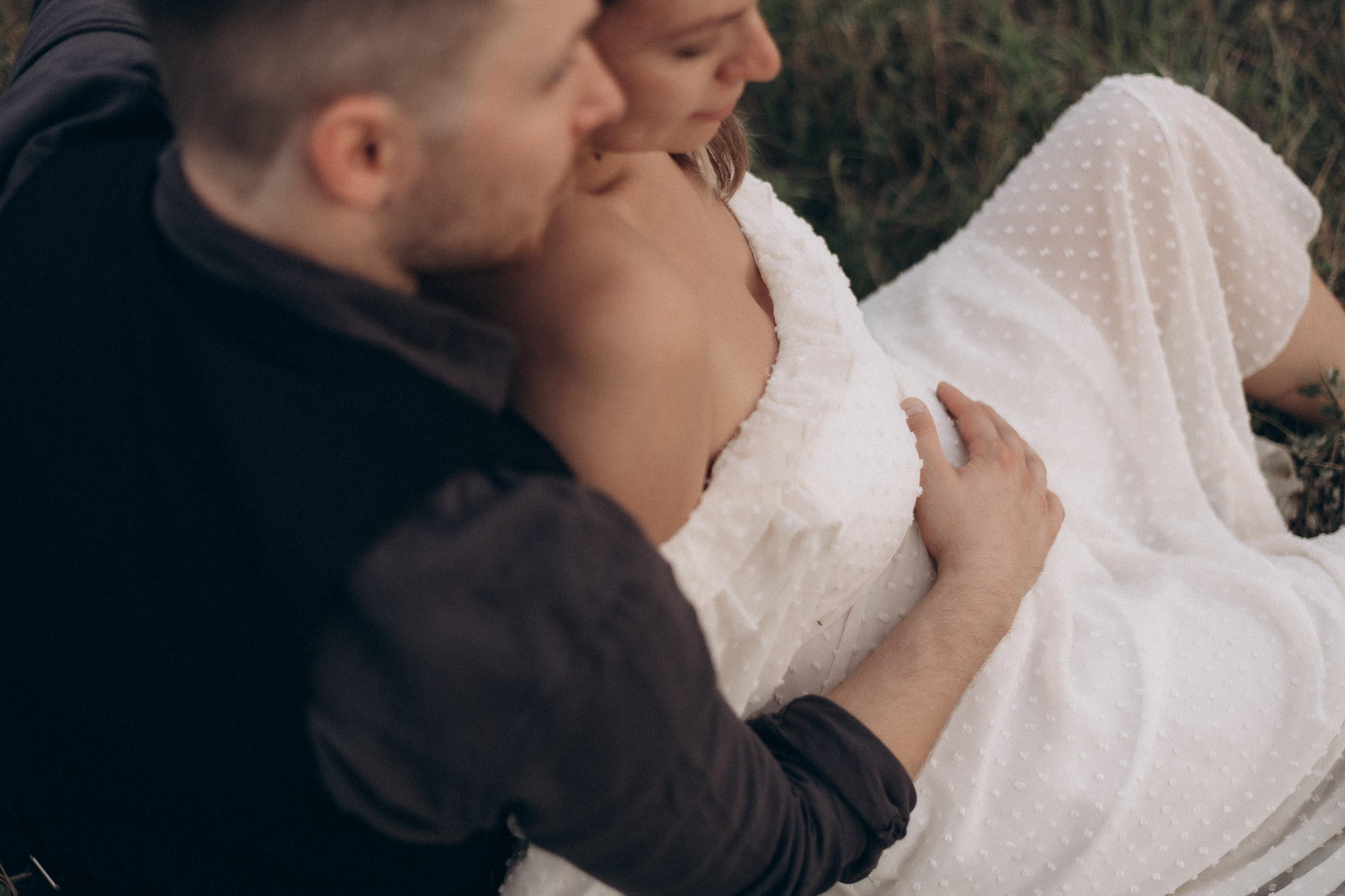 Фотосессия лавстори в поле