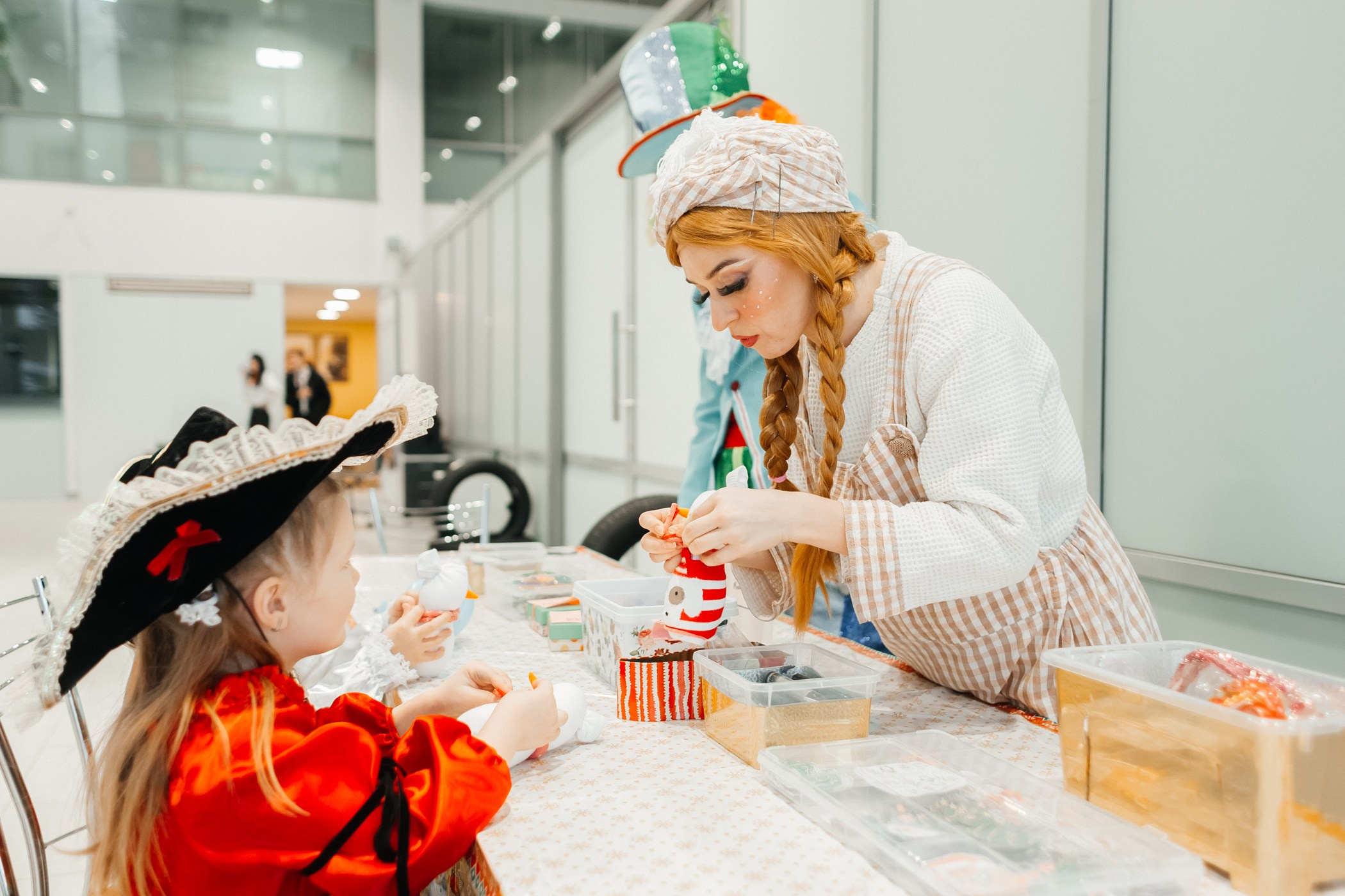 Детский мастер-класс в «Картель Авто» — «Студия чудес Алиса». Фотограф Кемерово | Сергей