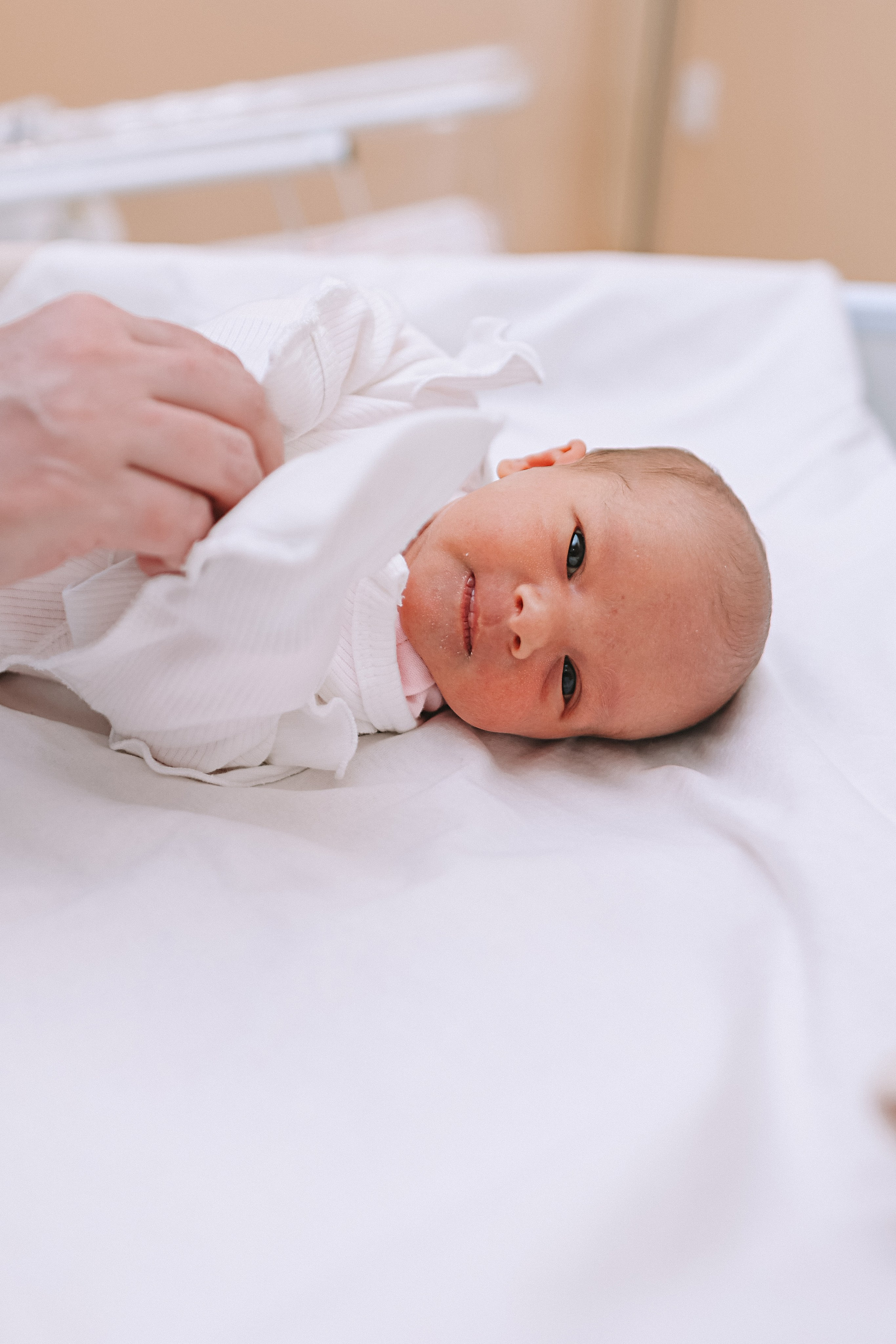 Выписка палата+внизу ПЦЭ. Семейный фотограф Тюмень, фотограф на роды Салмина Мария