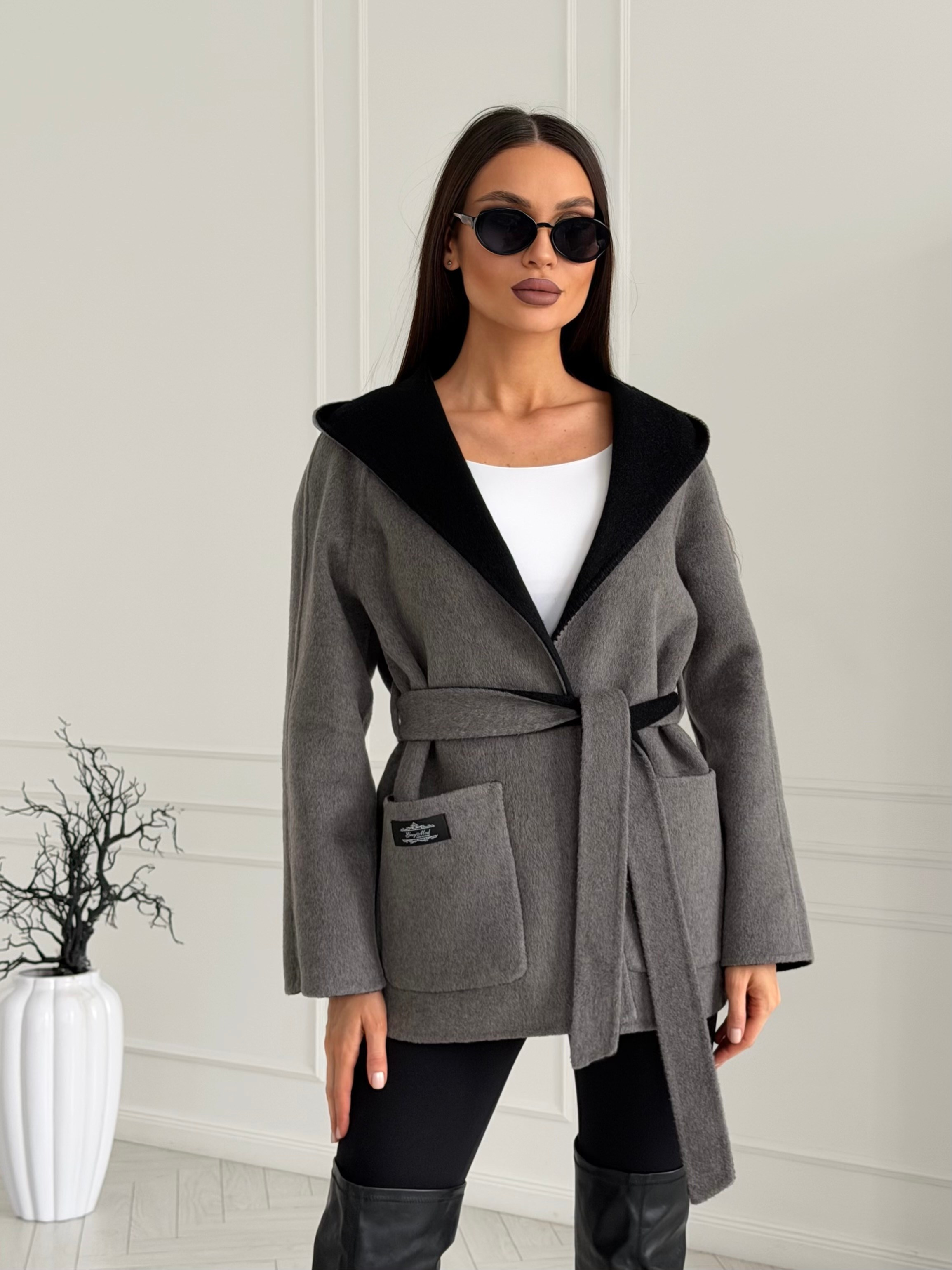 Оптовые продажи верхней одежды. Женские пальто из шерсти — заказать