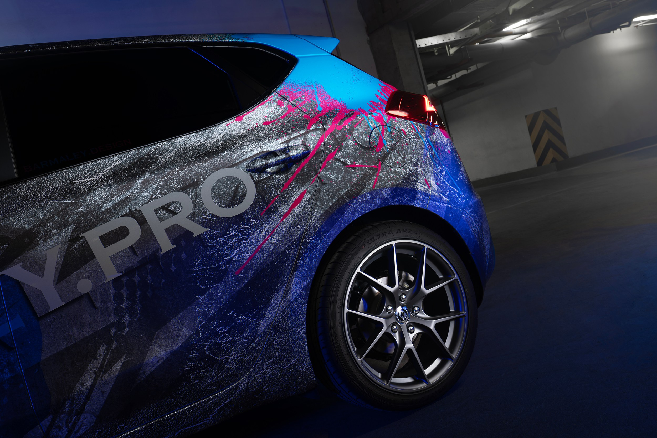 Винилография на Kia Ceed II. Студия дизайна и оклейки авто Barmaley Design