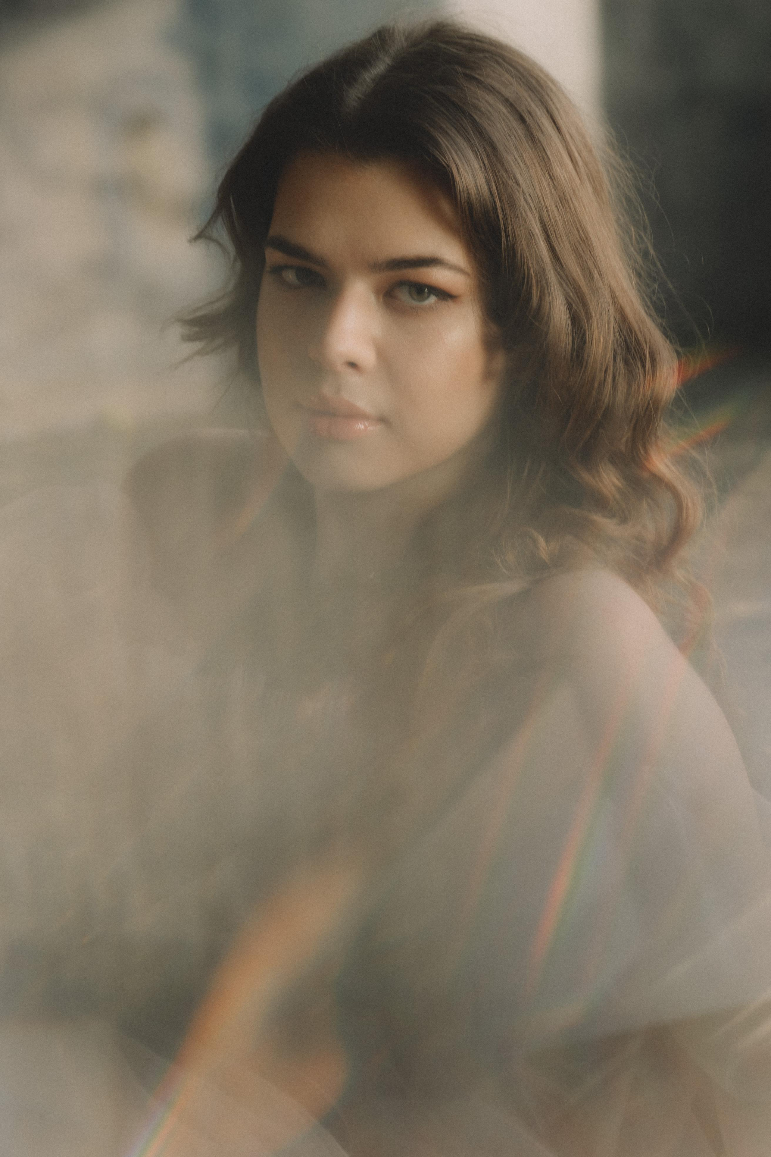 Наедине с собой. Привет, меня зовут Эмилия. Сниму кино о тебе