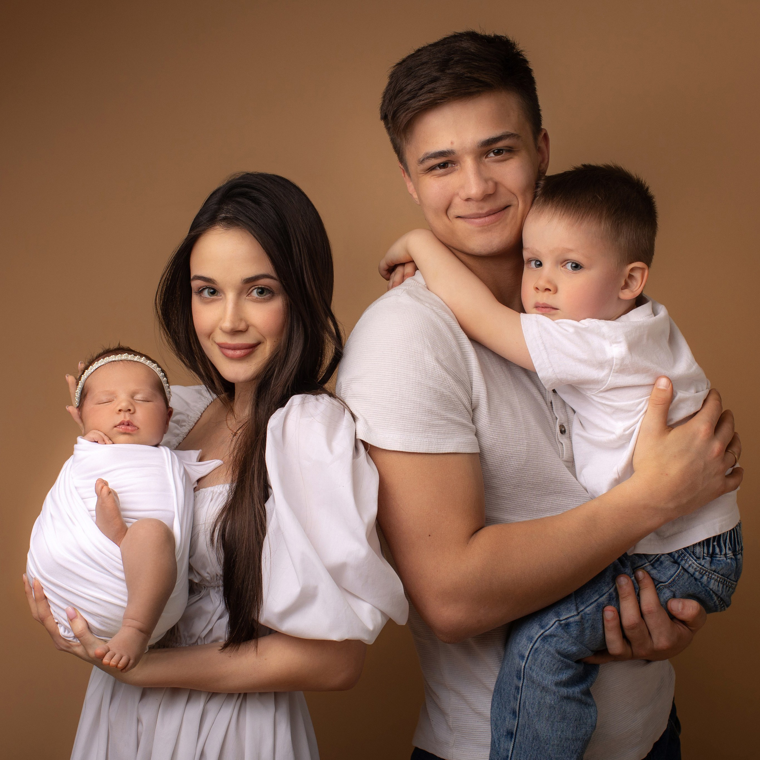 Кадры с родителями. Фотограф новорожденных, семейный фотограф в Санкт-Петербурге