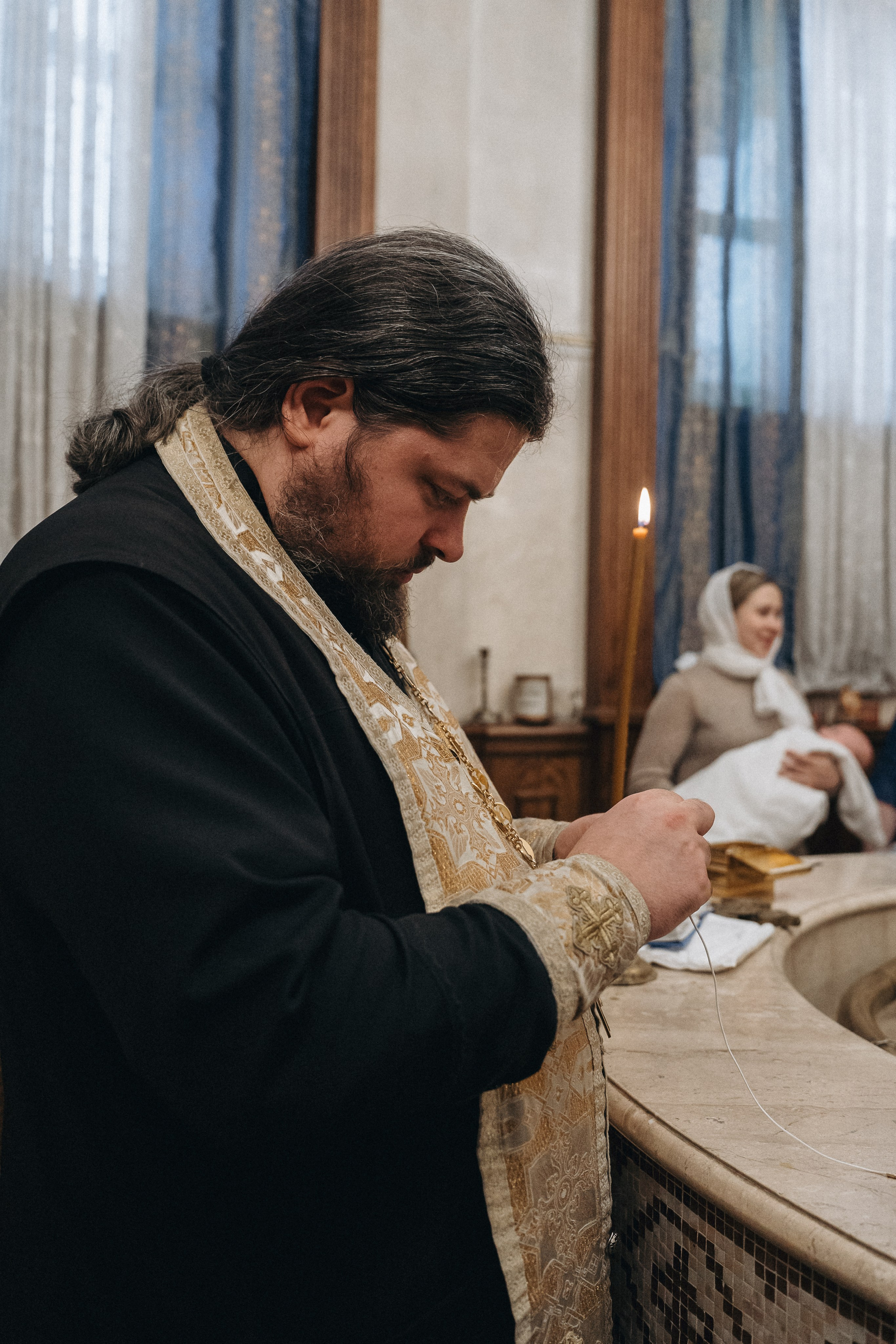 фотосессия крещения, фотограф таинства крещения Москва, ребенок с мамой крещение, фотограф на крещение Королев,  фотограф на таинство Крещения Мытищи, фотограф крещения Мытищи