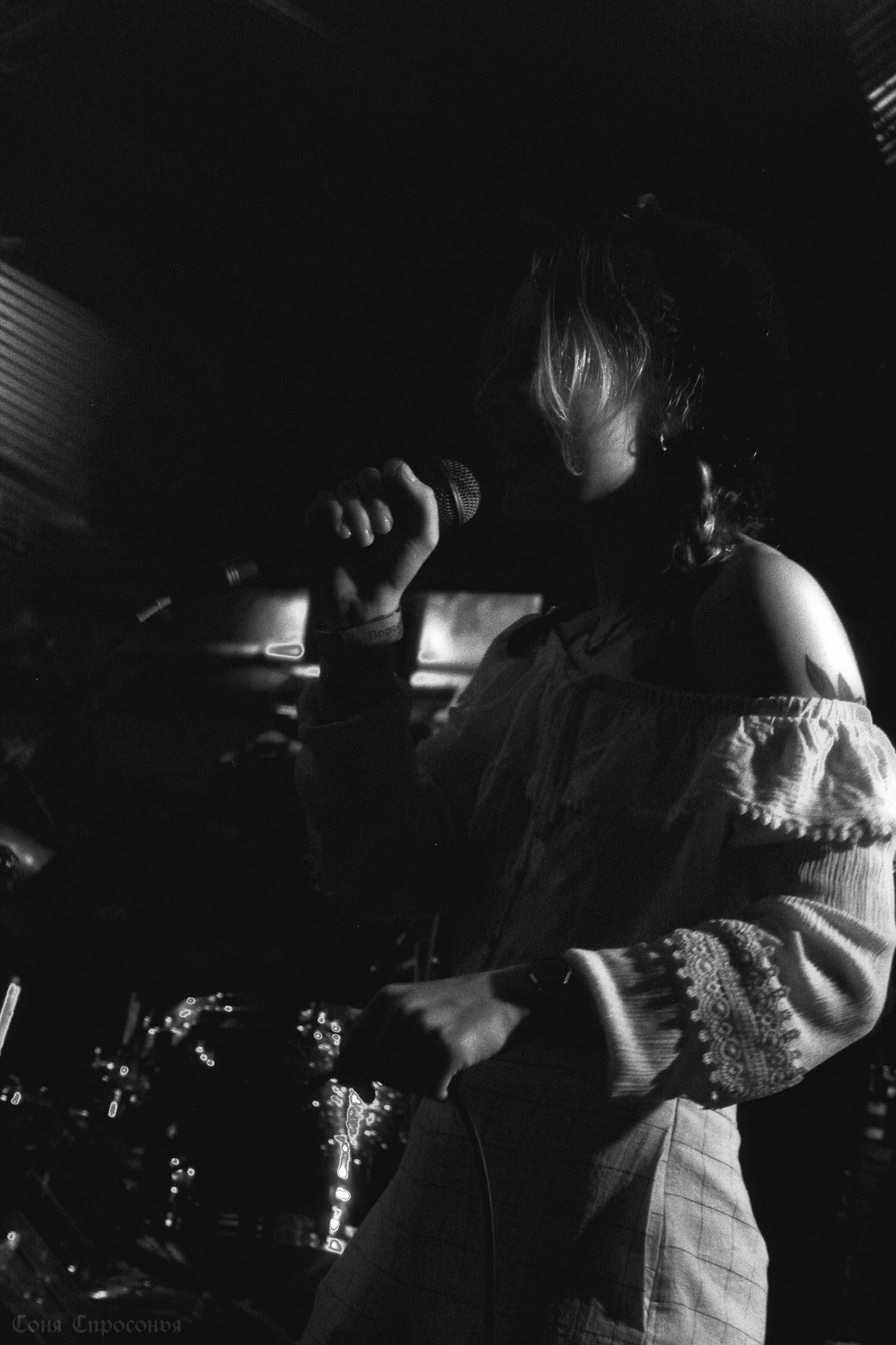 Синестетик 26.08.23. Концертный и портретный фотограф в Москве Соня Спросонья