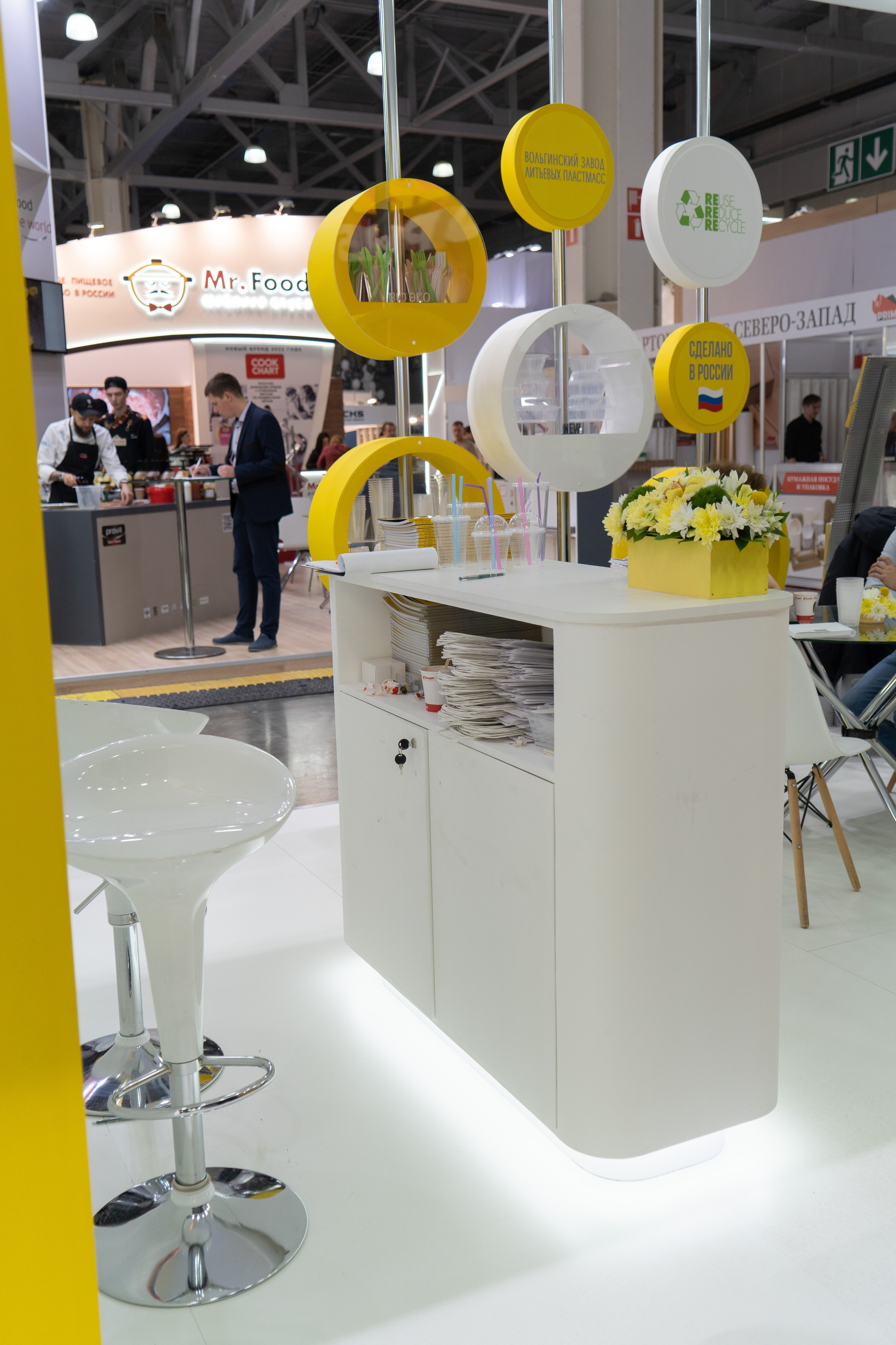 Выставочные стенды. Профессиональный портретный фотограф в Москве Владимир Глаголев