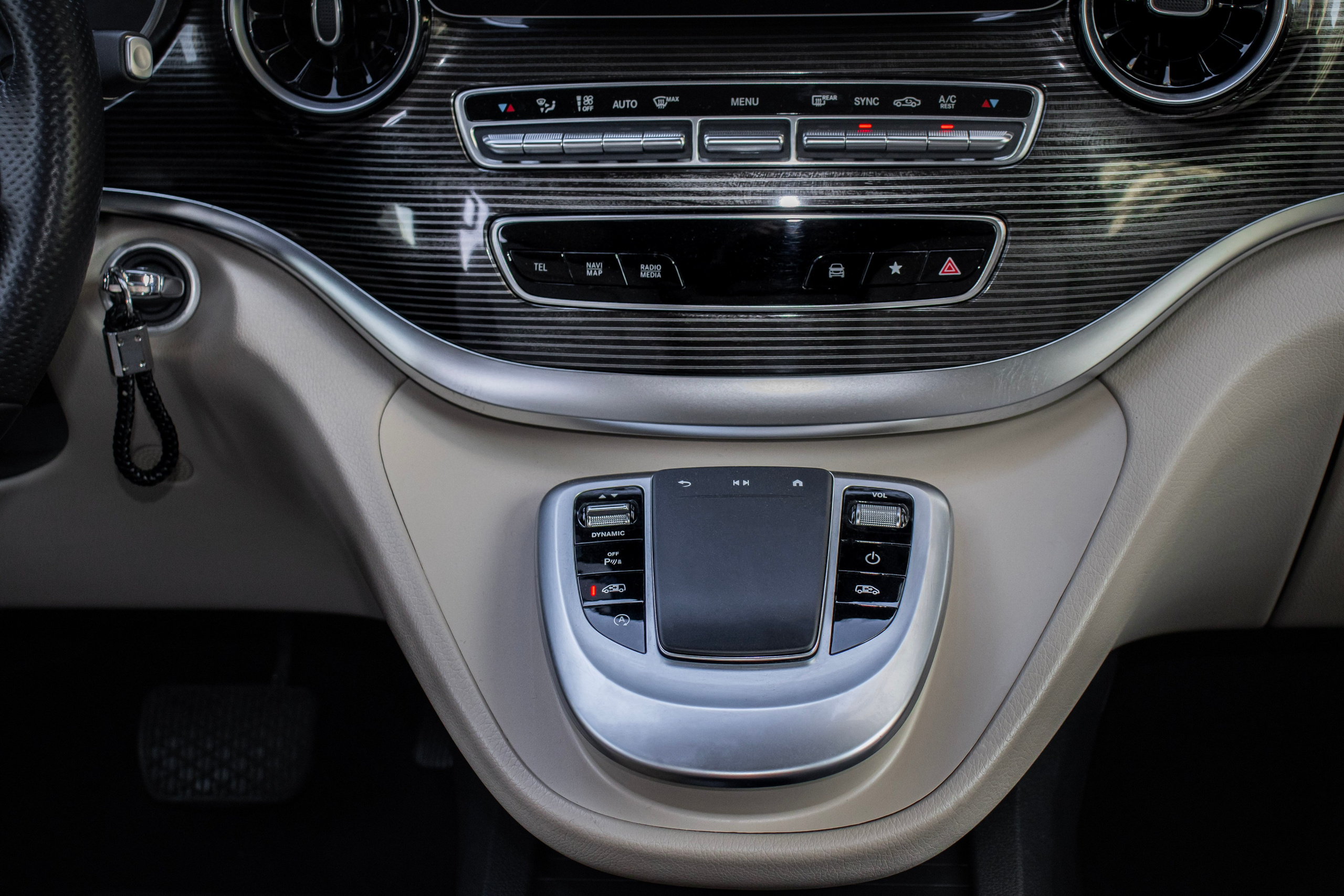 Mercedes-Benz V-class