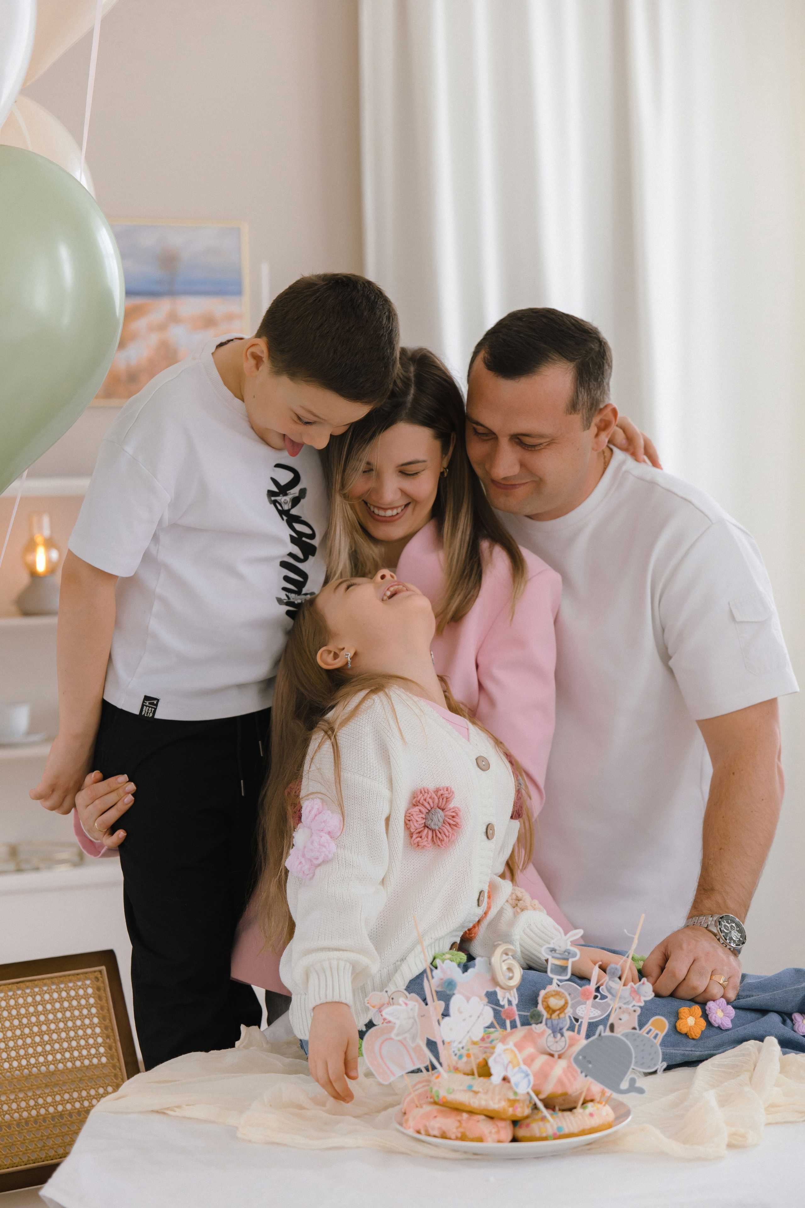 Анатолий, Вероника, Богдан и Полина. Фотограф Олеся Голева