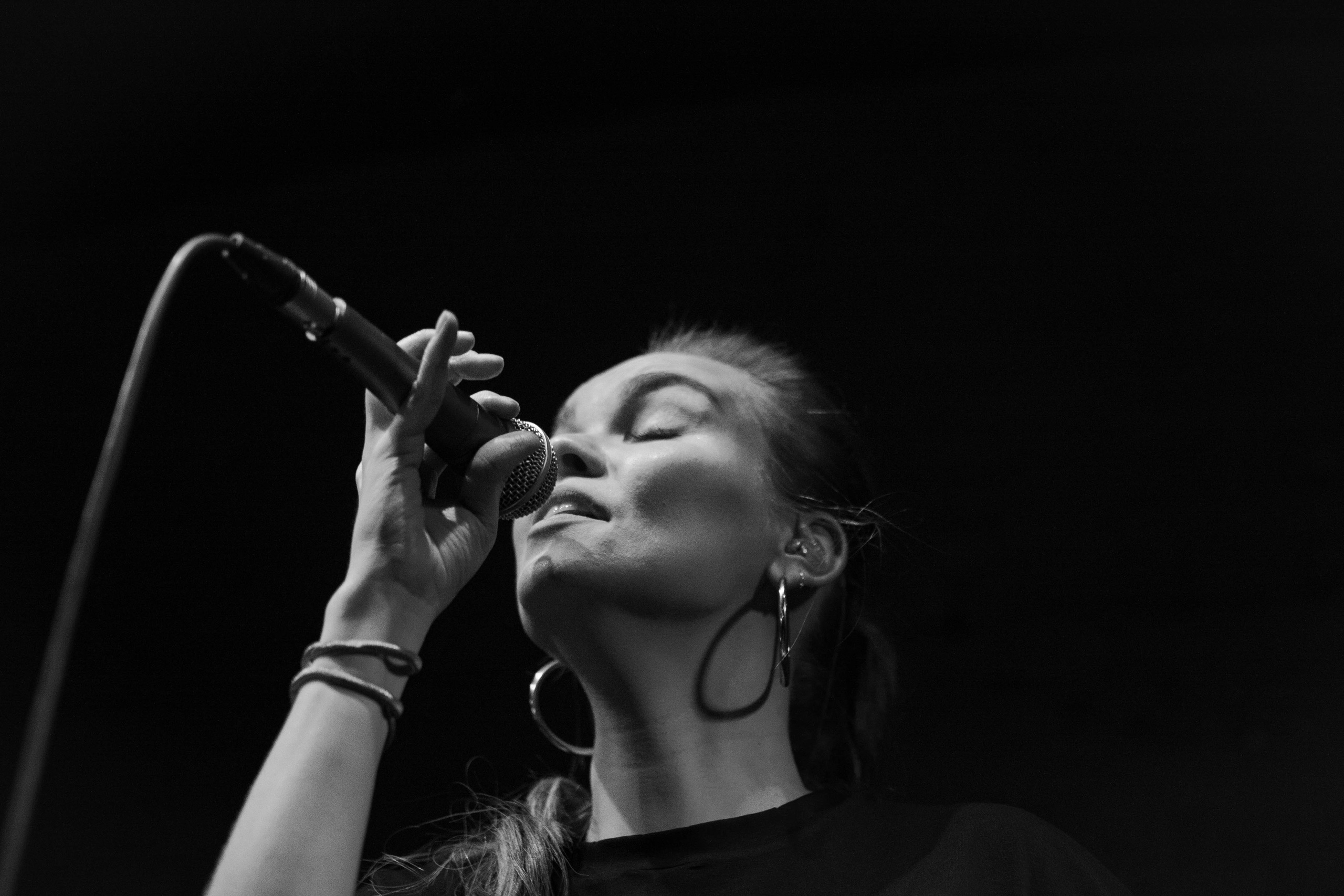 Саша Алмазова и Non Cadenza. Фотограф для музыкантов, фотограф на концерт, концертный фотограф, съемка концерта, бэкстейдж фотограф