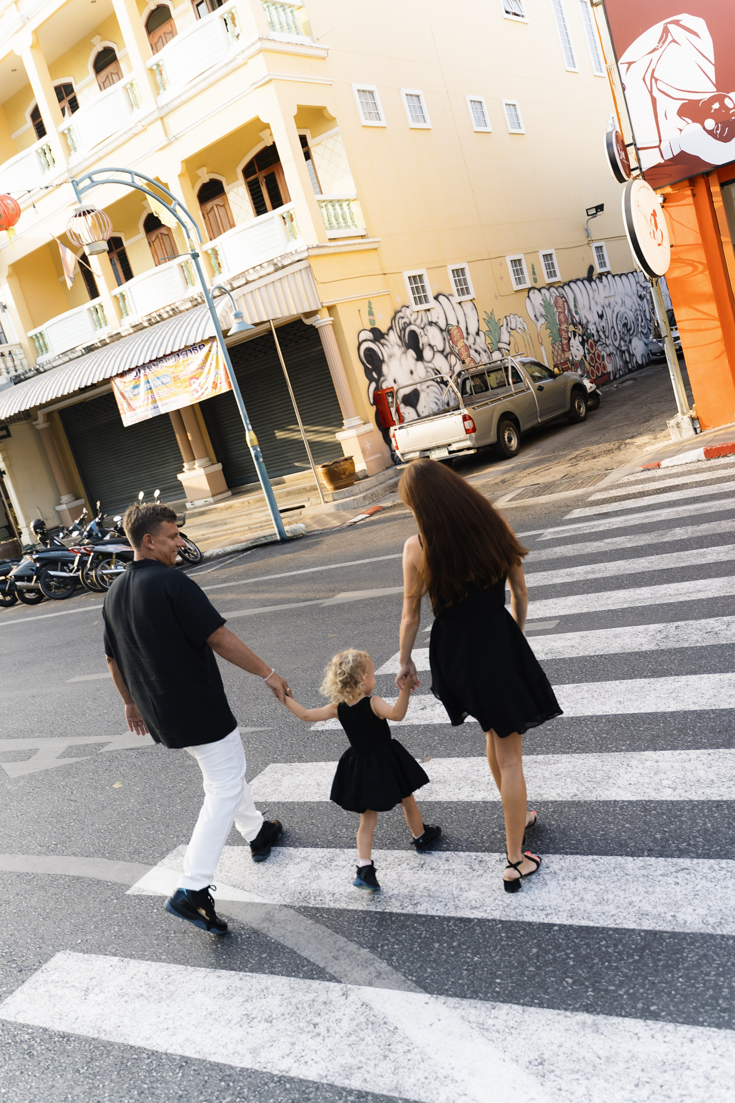 FAMILY FIRST. Photographer in Phuket Andrei Valiev
