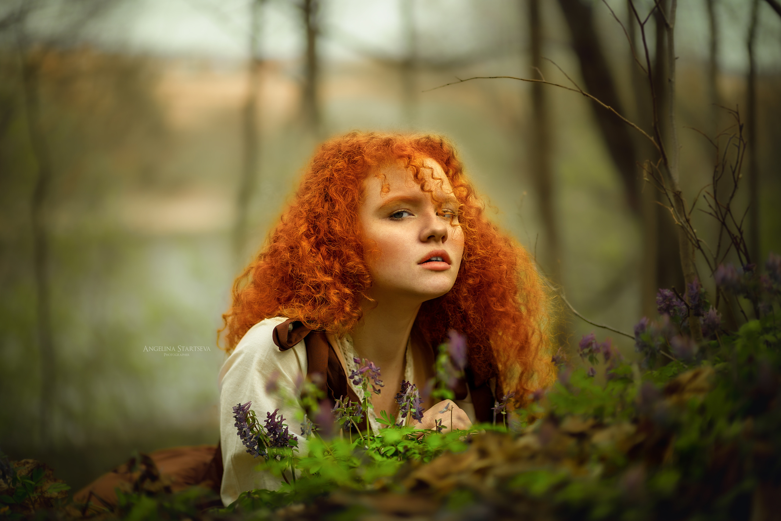 красивая рыжая девушка портрет