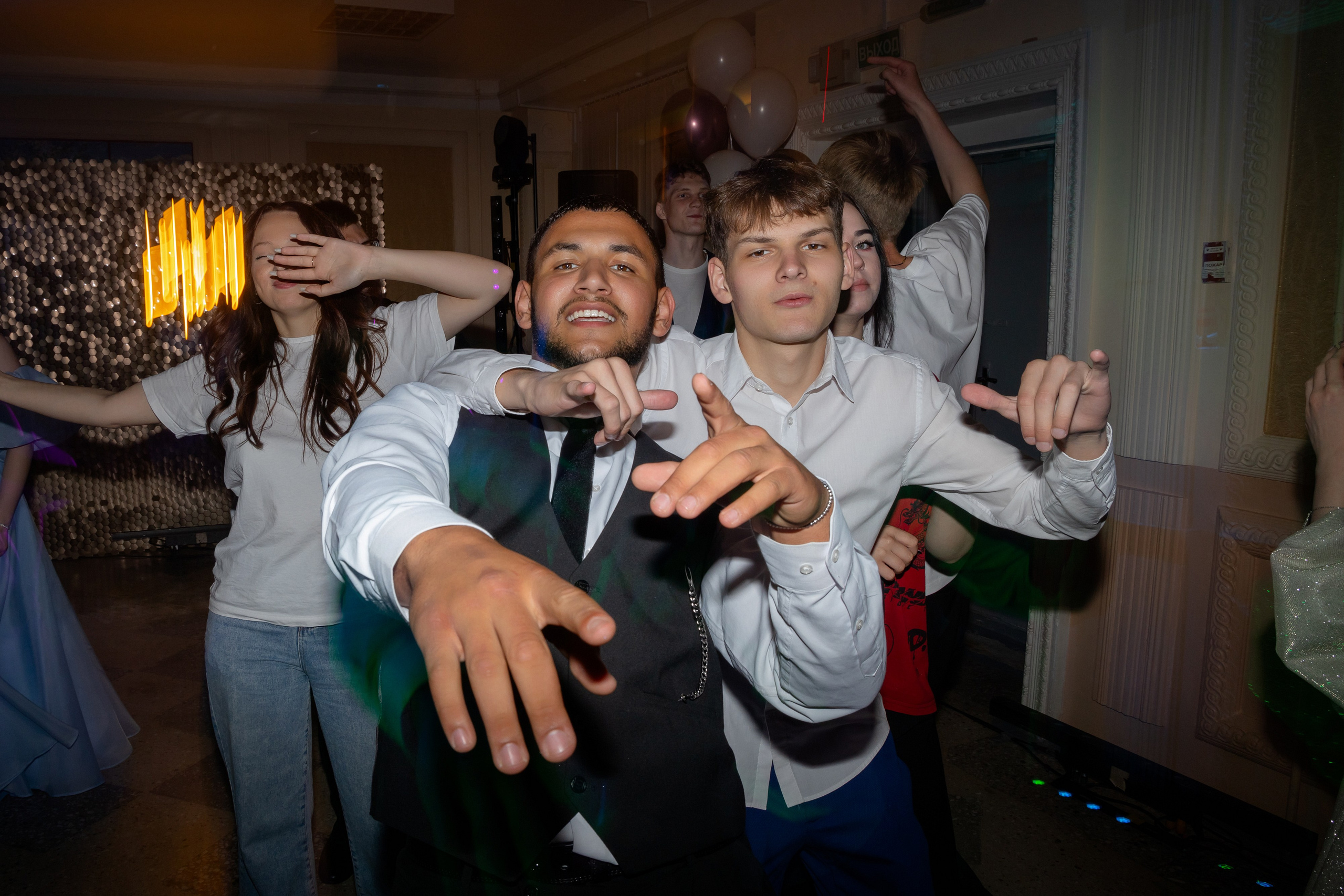 Школьный выпускной 2024 год в Соколе (Минск). Свадебный фотограф в Минске/Беларуси Сергей Спиридонов