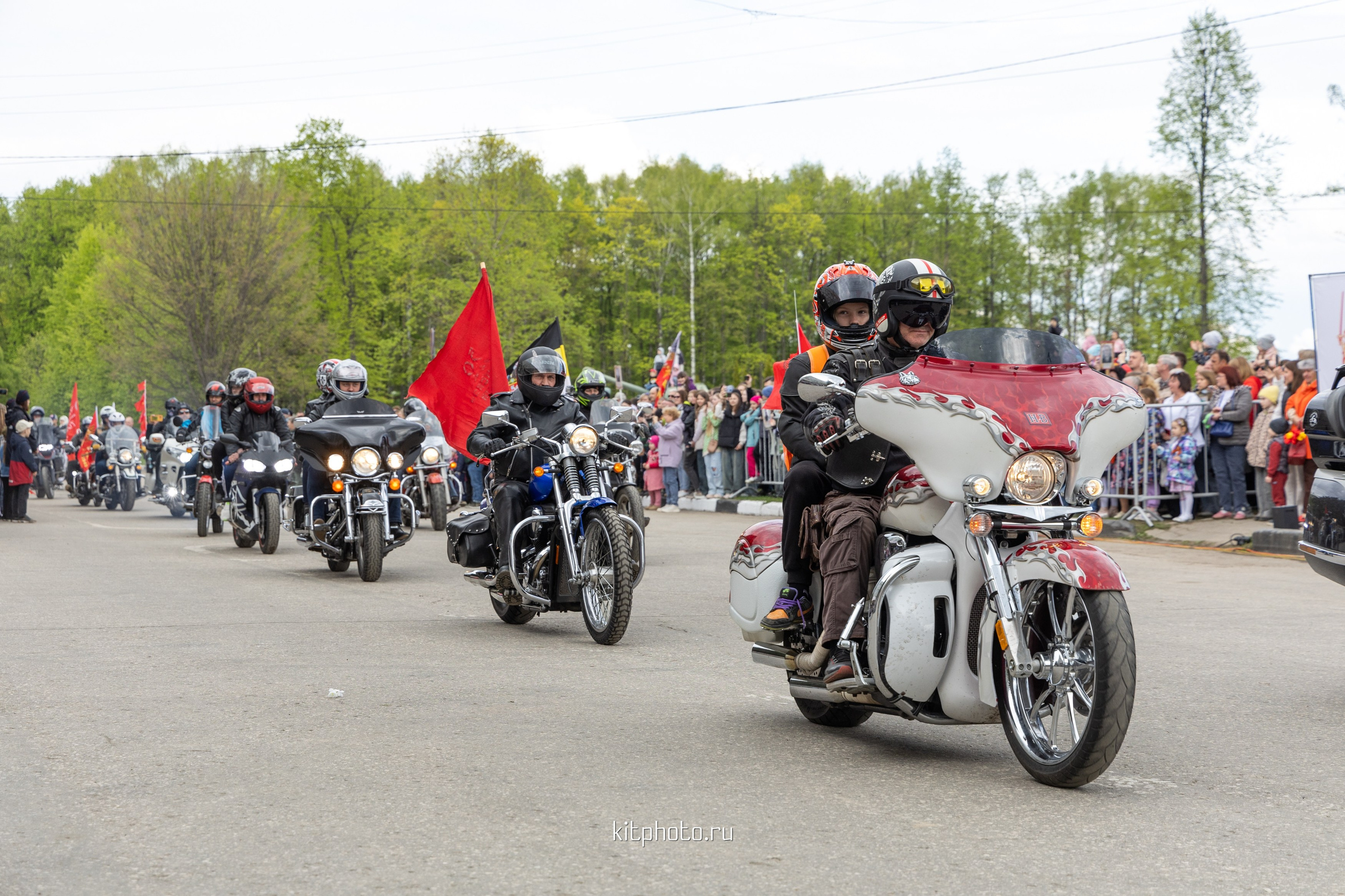 Фотосъёмка Дня Победы 2025 в Городце | Репортаж от KitPhoto. Фотограф Нижний Новгород Мария Китаева