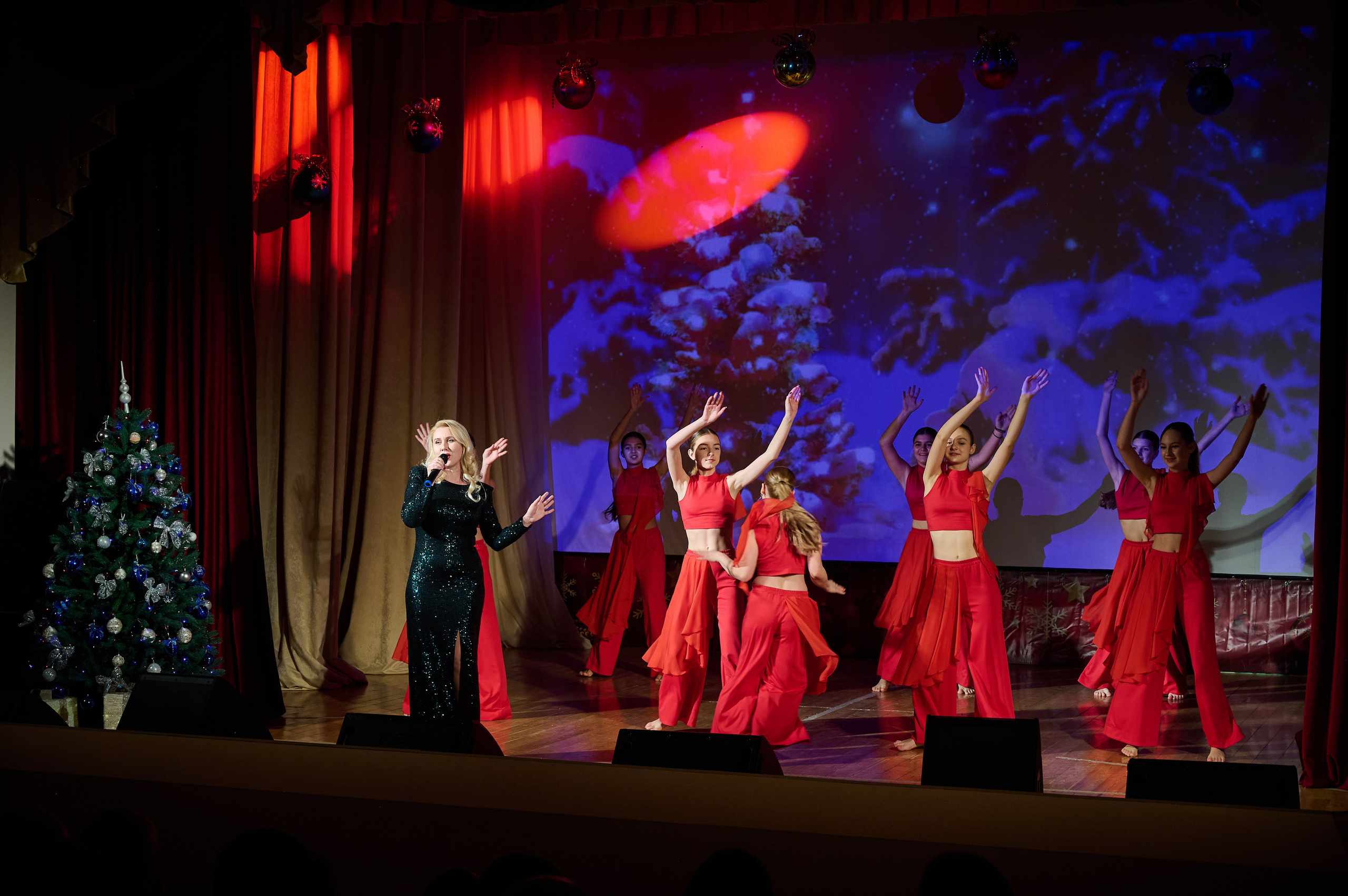 Концерт НГ В ДК. Жизнь курорта Кабардинка в фотографиях