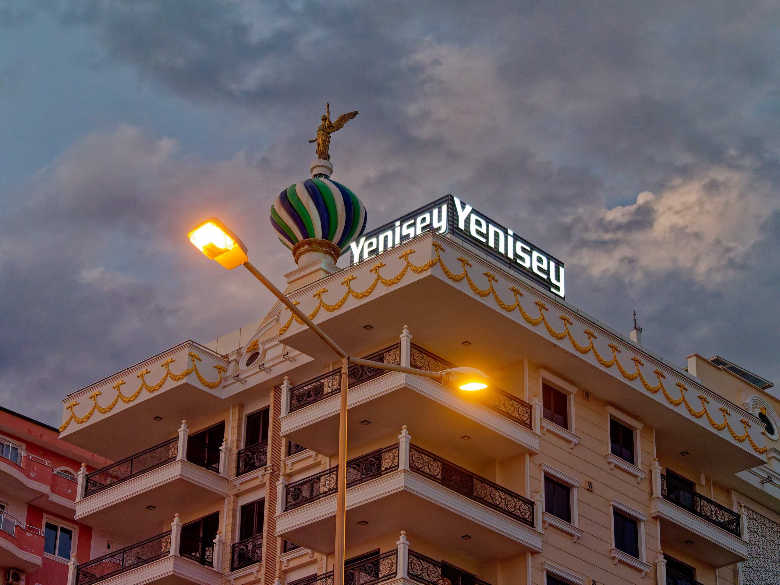 Алания 2025, город, стрит-фото. Избранные фотографии