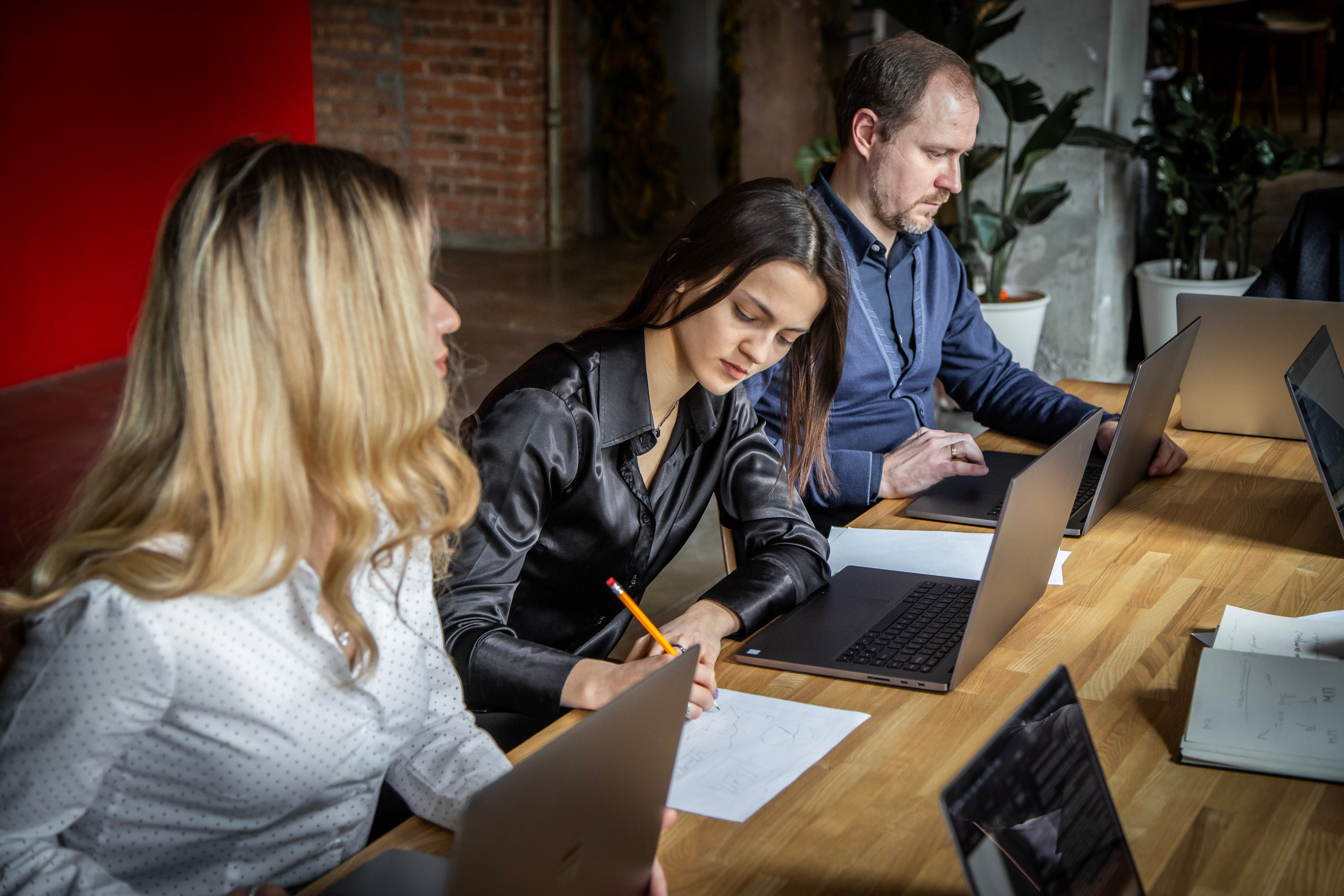 Фотосессия для бизнеса, контент для соцсетей, фото сотрудников. Свадебная, репортажная и бизнес съёмка в Ростове-на-Дону