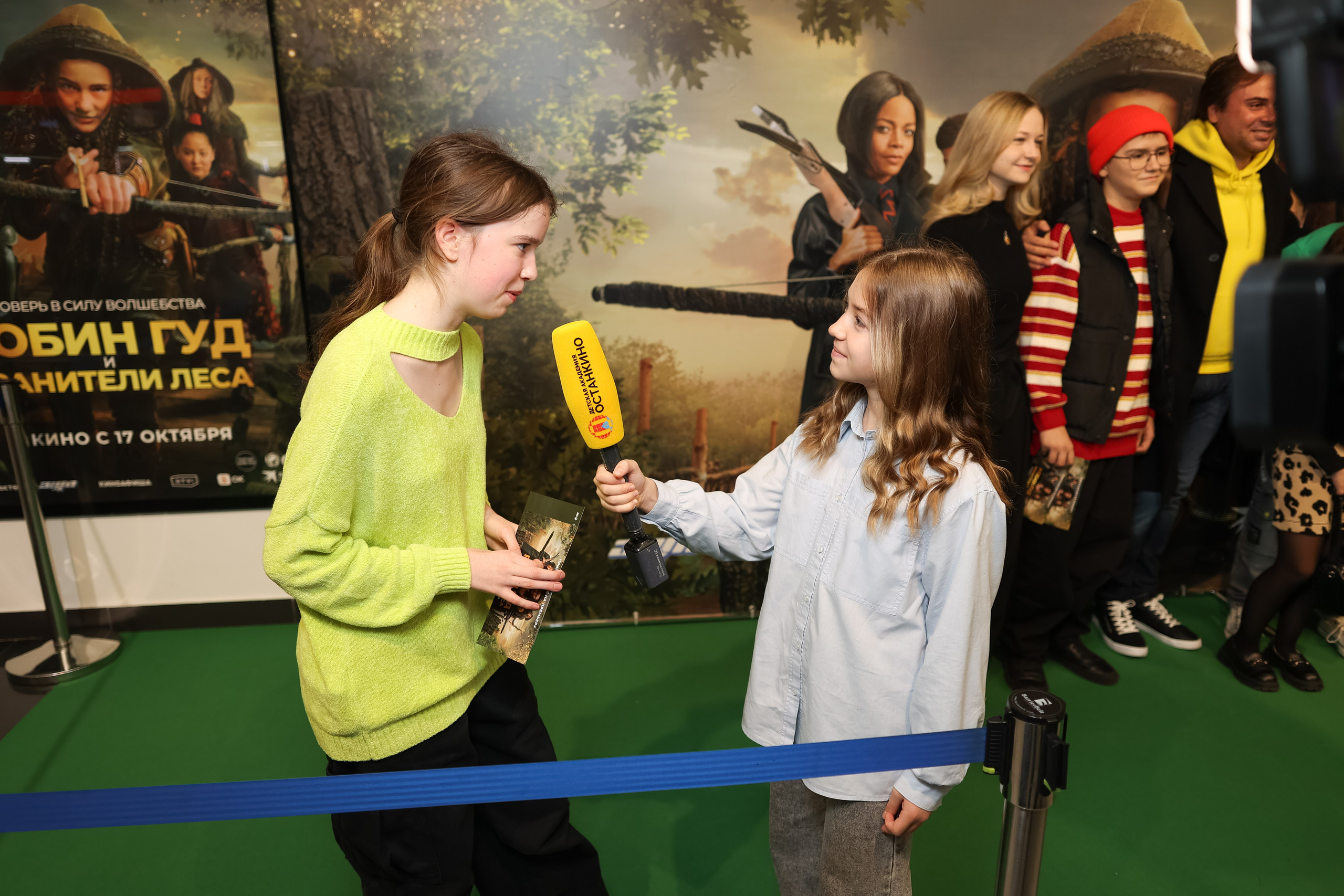 Школа «Останкино» на премьере Робин Гуд. Репортажный фотограф видеограф в Москве Ольга Плаксина