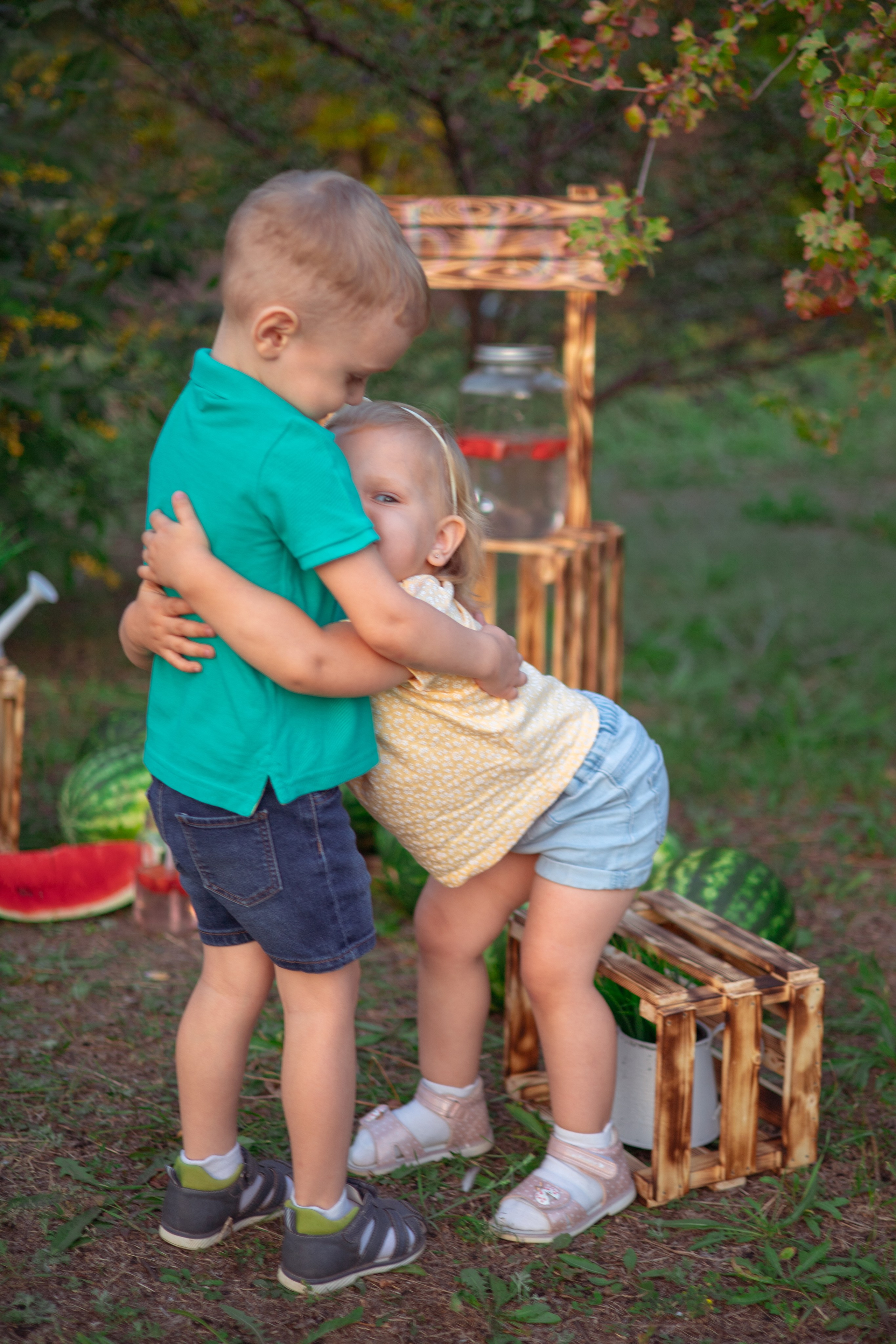 Полина и Даня арбузы. Семейный и детский фотограф в Михайловке Татьяна Лестьева
