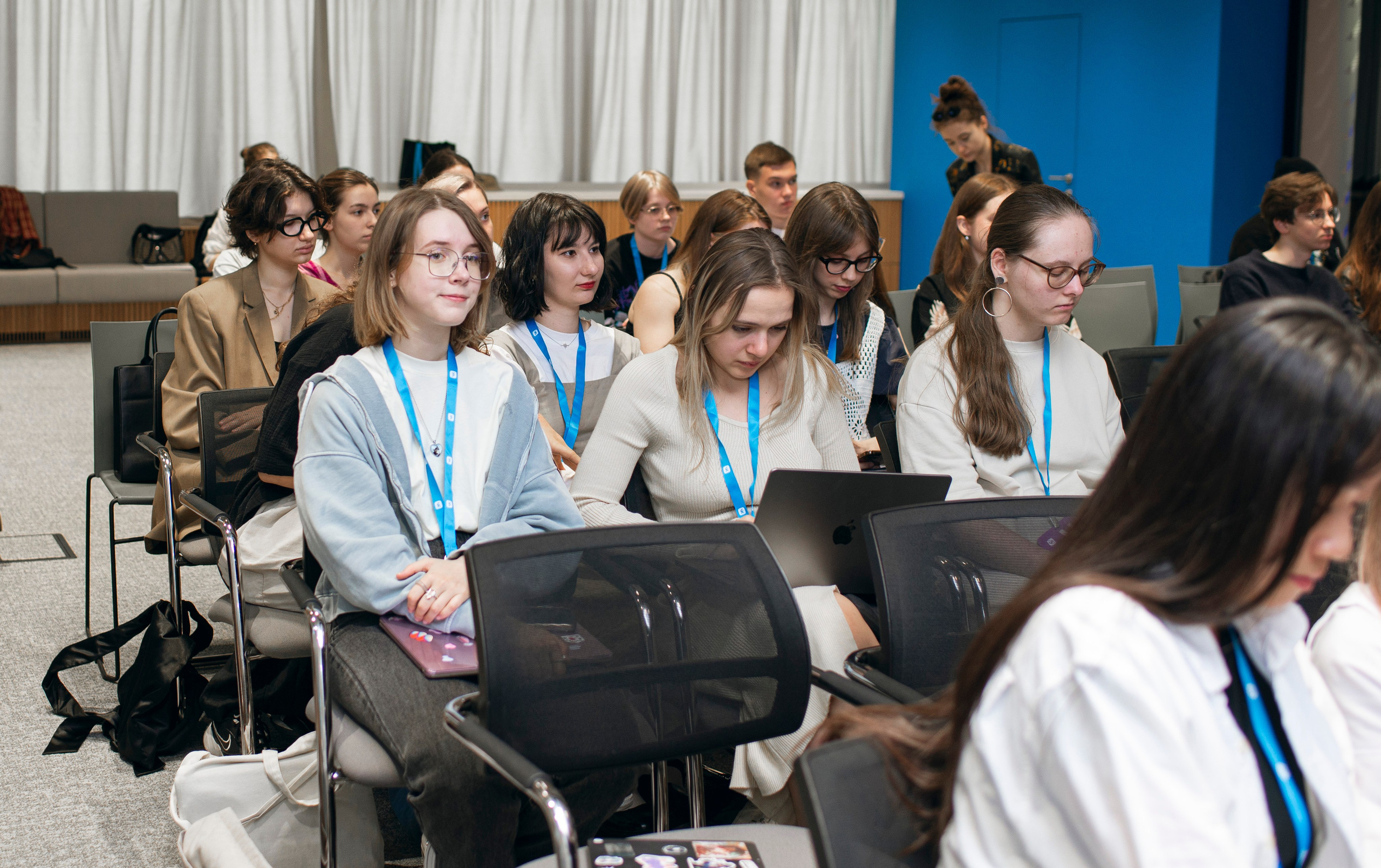 Защита проектов в ВК. Фотограф в Москве Алейникова Евгения