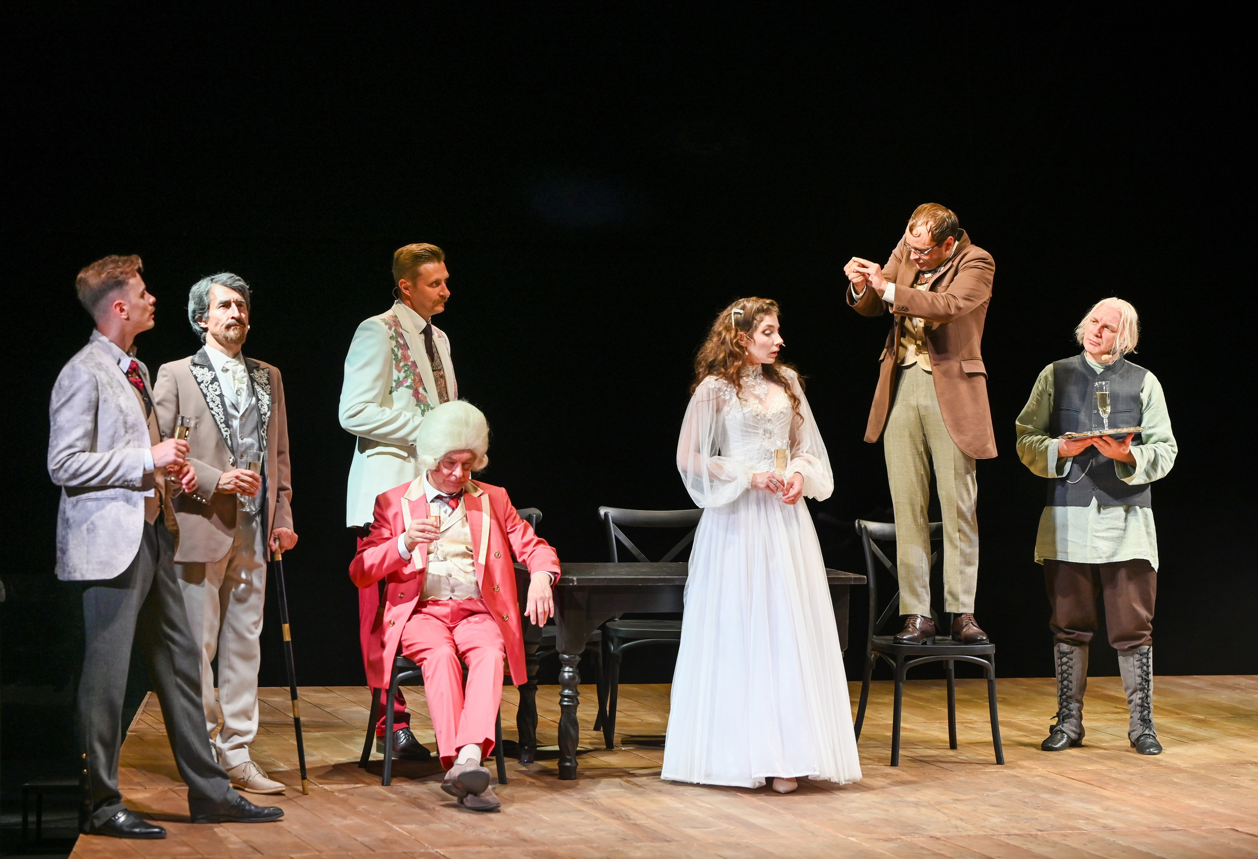 театр , актер , спектакль , мужчины актеры , премьера спектакля , фото с премьеры спектакля , фотографирование спектакля , съемка спектакля , репортажная съемка , танец , пластика динамика , мимика ,эстетика , выражения, эмоции 