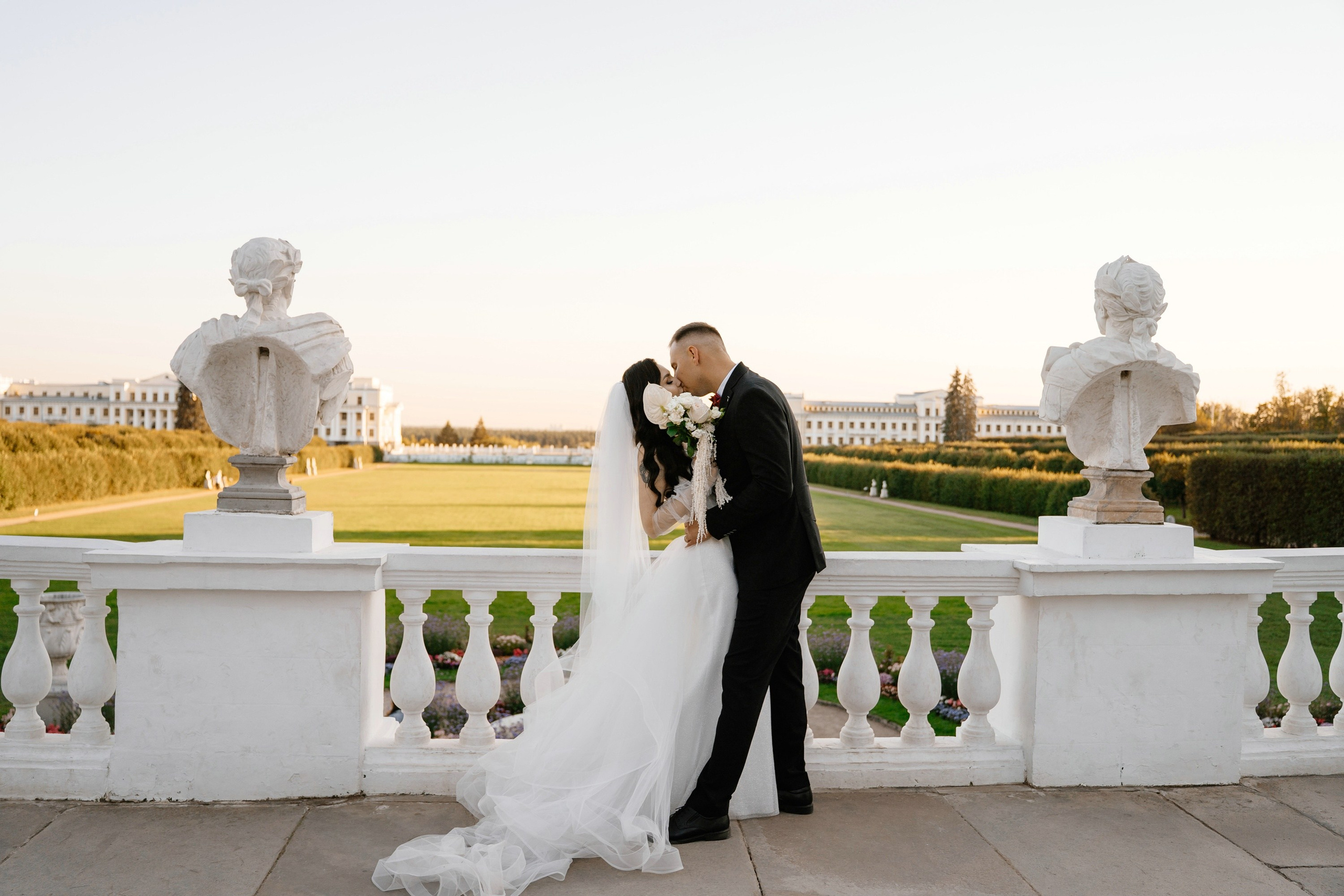Свадьба в усадьбе Архангельское. Свадебный и семейный фотограф в Москве Светлана Зоткина