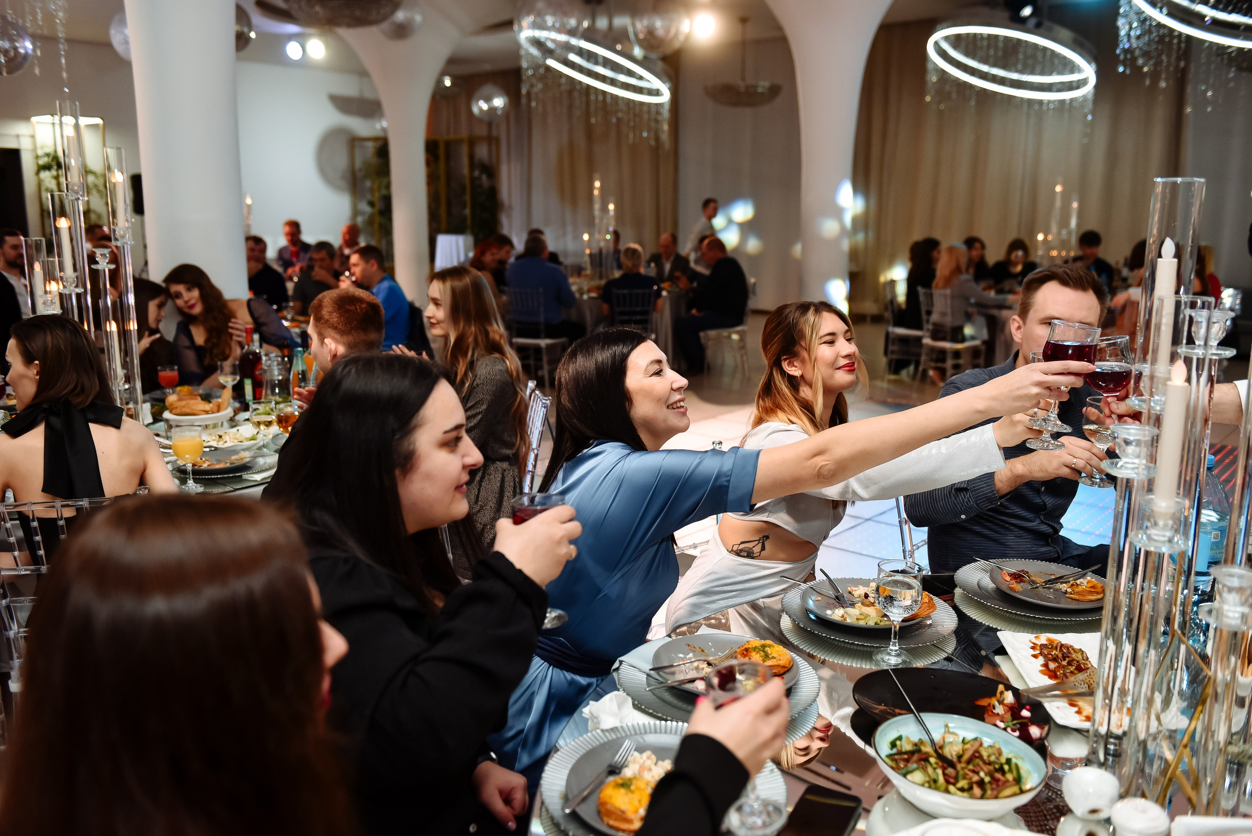 Новогодний корпоратив в ресторане Nebesa. Анастасия Петрович фотограф, фотокорреспондент в Москве и Санкт-Петербурге. Фотосъёмка репортажа, мероприятия, корпоративная съёмка, контент
