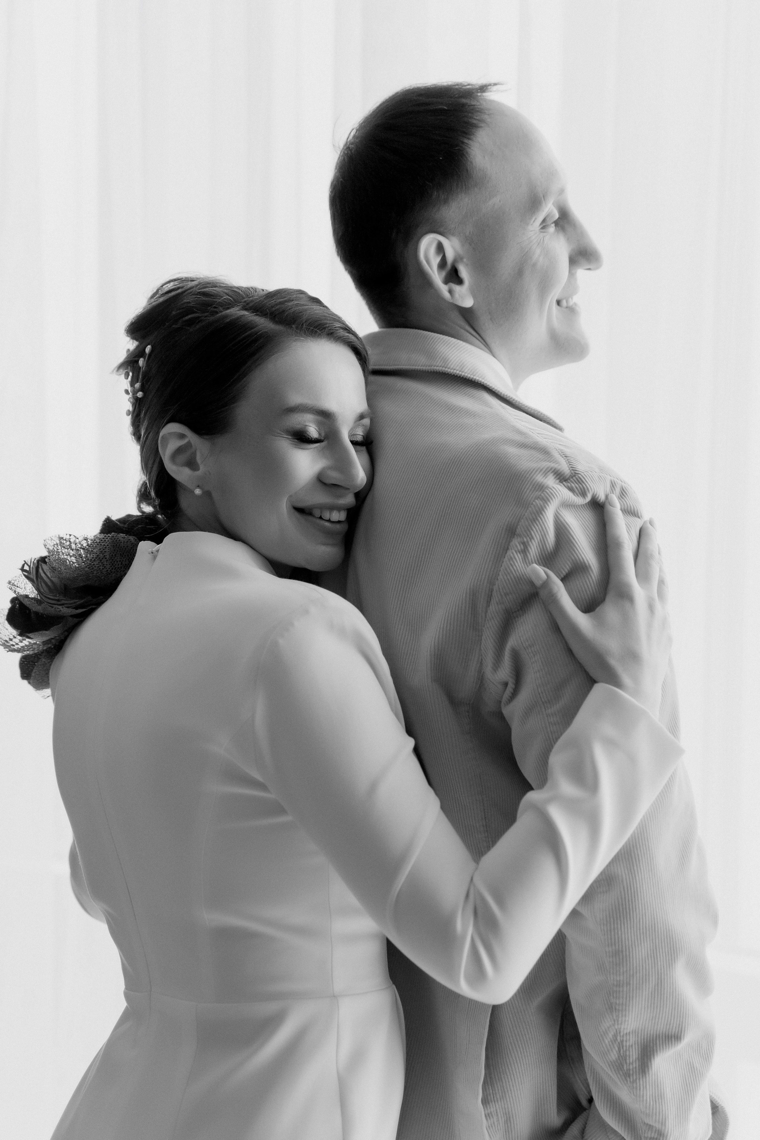 Свадебный фотограф в Москве. Свадебный фотограф Видное, Бутово, Домодедово, Щербинка, Царицыно. Свадебная фотосессия и сборы невесты в отеле Soluxe. Регистрация брака во дворце бракосочетания ВДНХ. Свадьба на ВДНХ. Свадебная фотосессия с ретро автомобилем Чайка. 