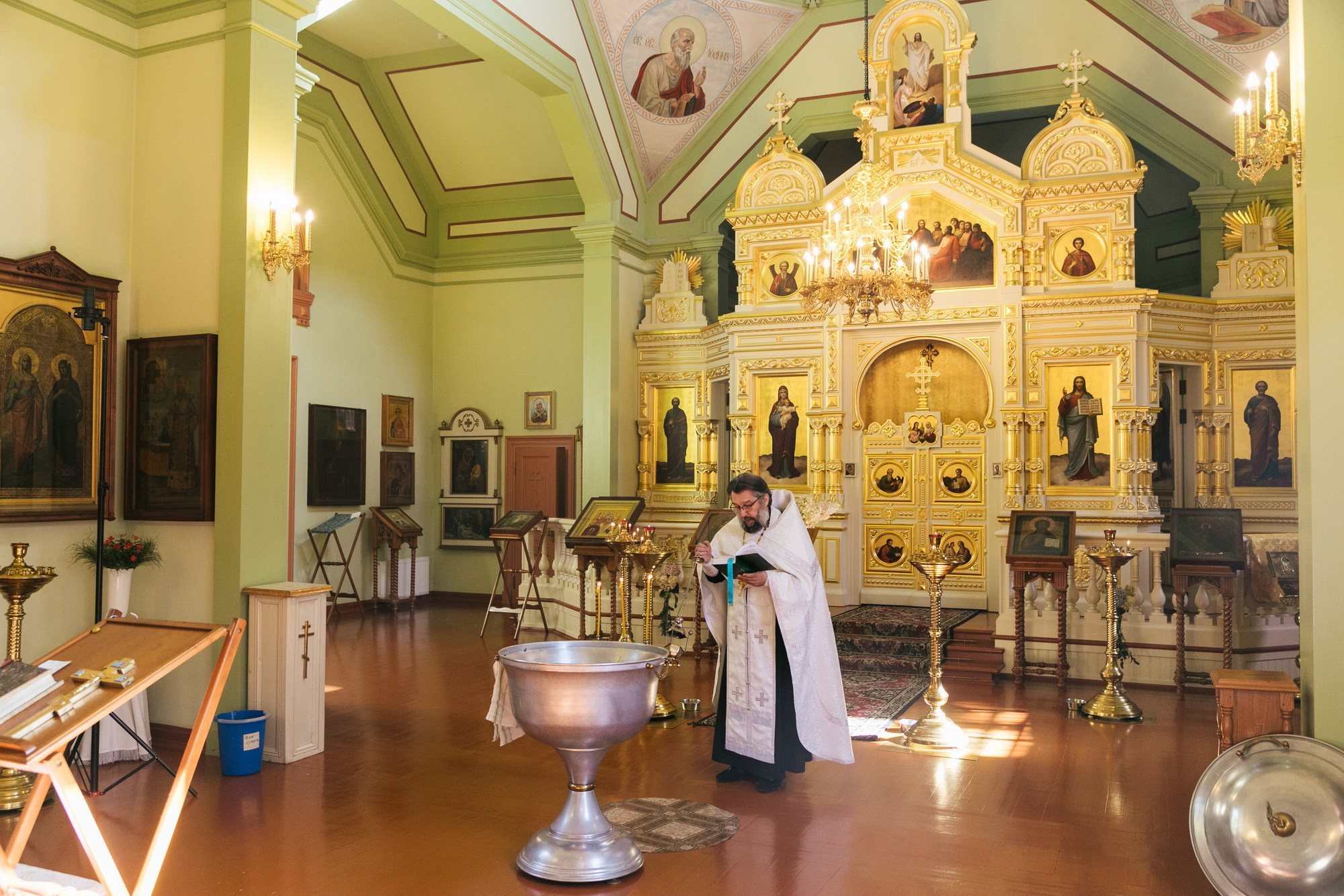 Крещение Церковь Святого Апостола Петра в Лахте СПб. Фотограф на крещение в Санкт Петербурге