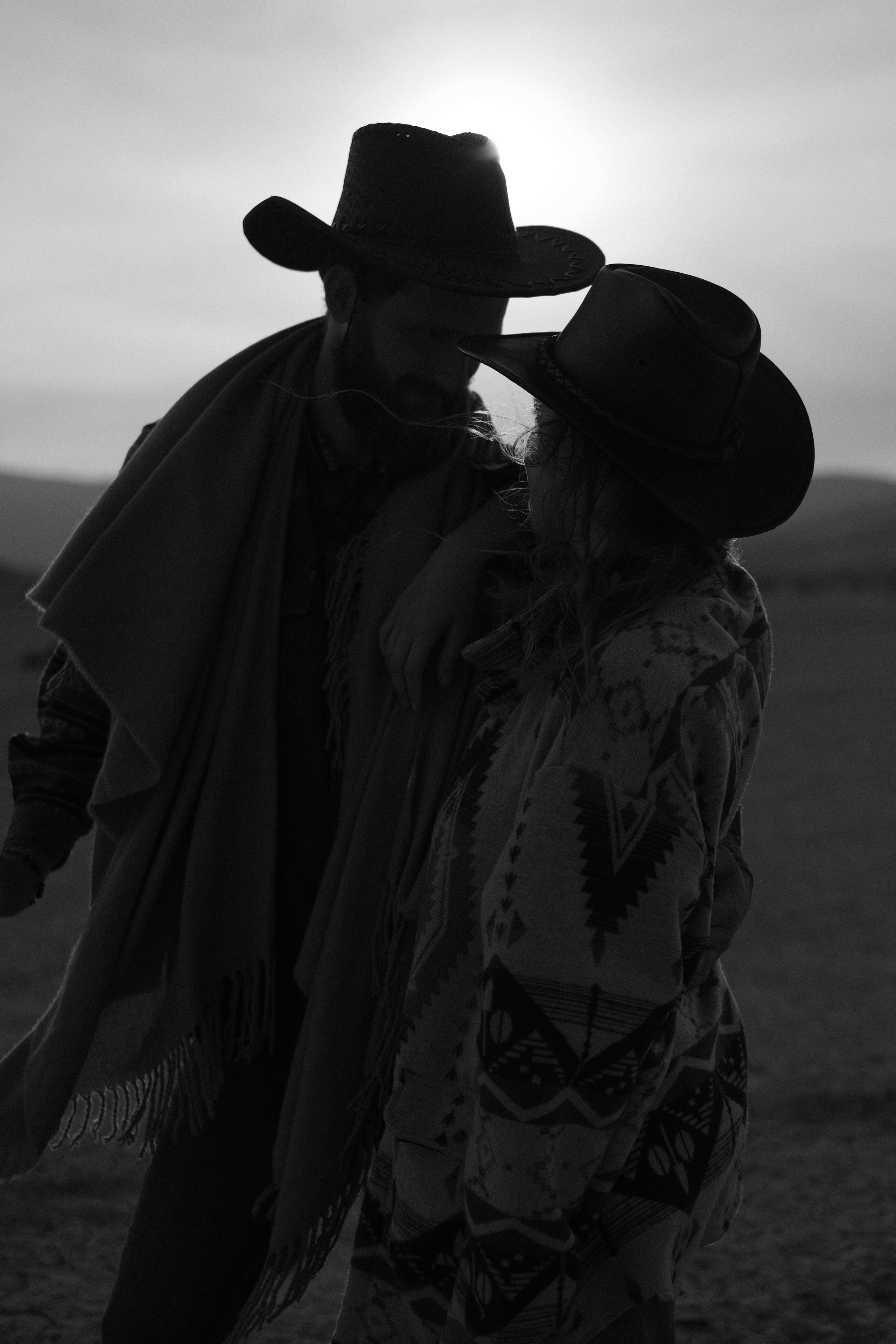 История любви. Дикий запад, ковбойские фильм, лихие ребята, прошлые века, wild west. Профессиональная фотосъемка в Крыму. Натуральные эмоции и живые кадры. Забронируйте дату прямо сейчас!