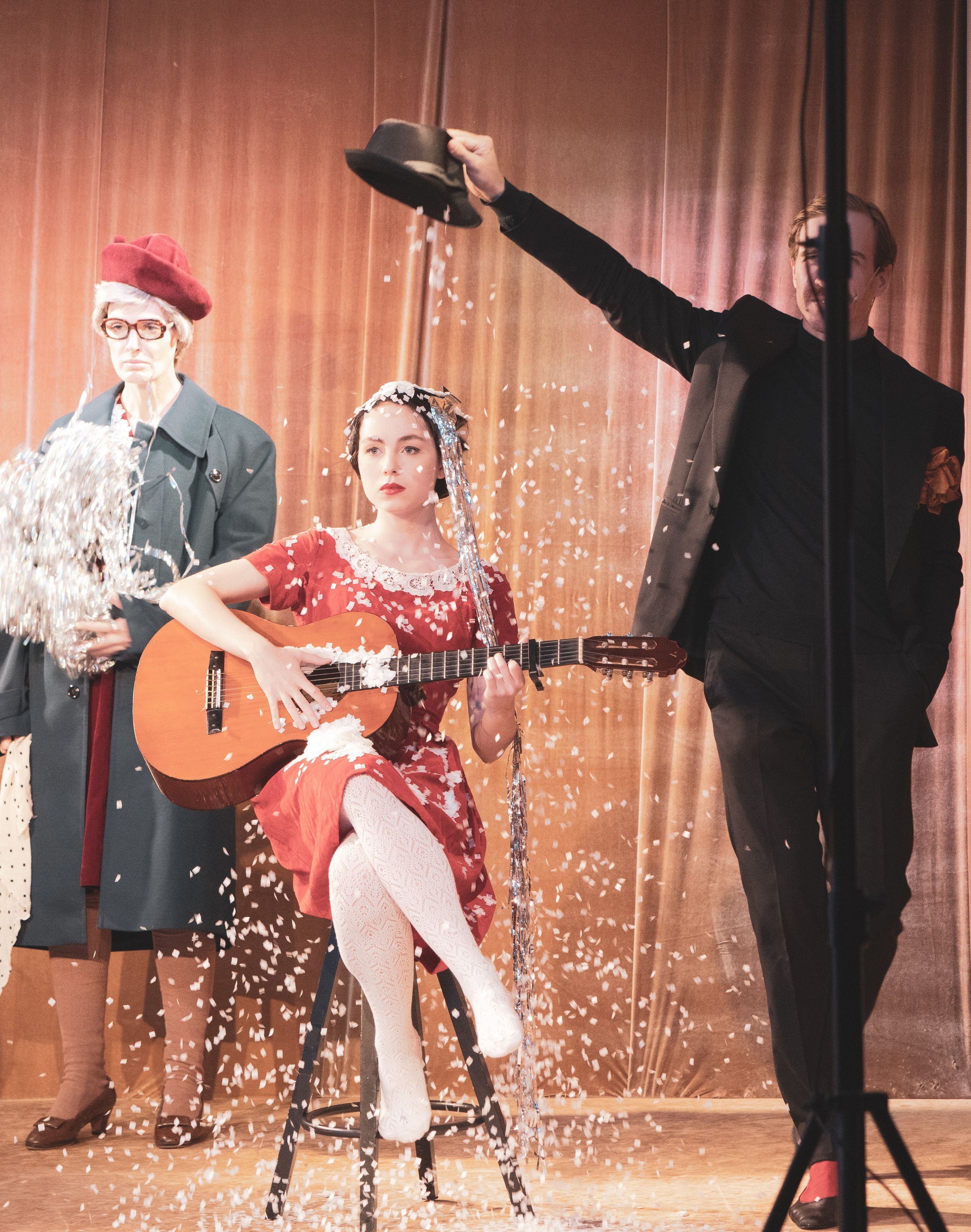 Петерс_Театр Старый дом_Новосибирск. Фотограф. г. Южно-Сахалинск. Олег Толстов