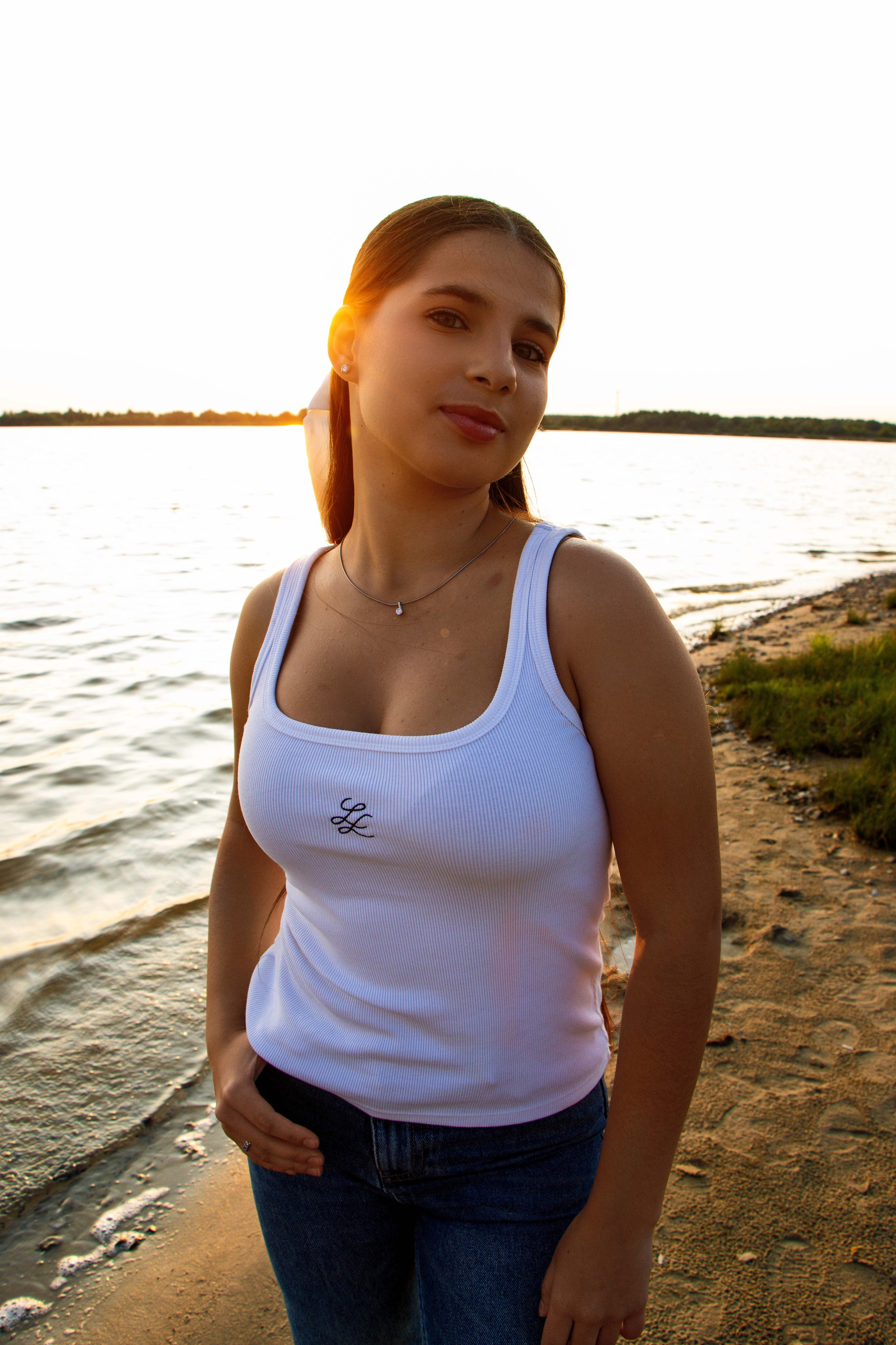 Эмилия у озера. Фотограф Татьяна Матрос