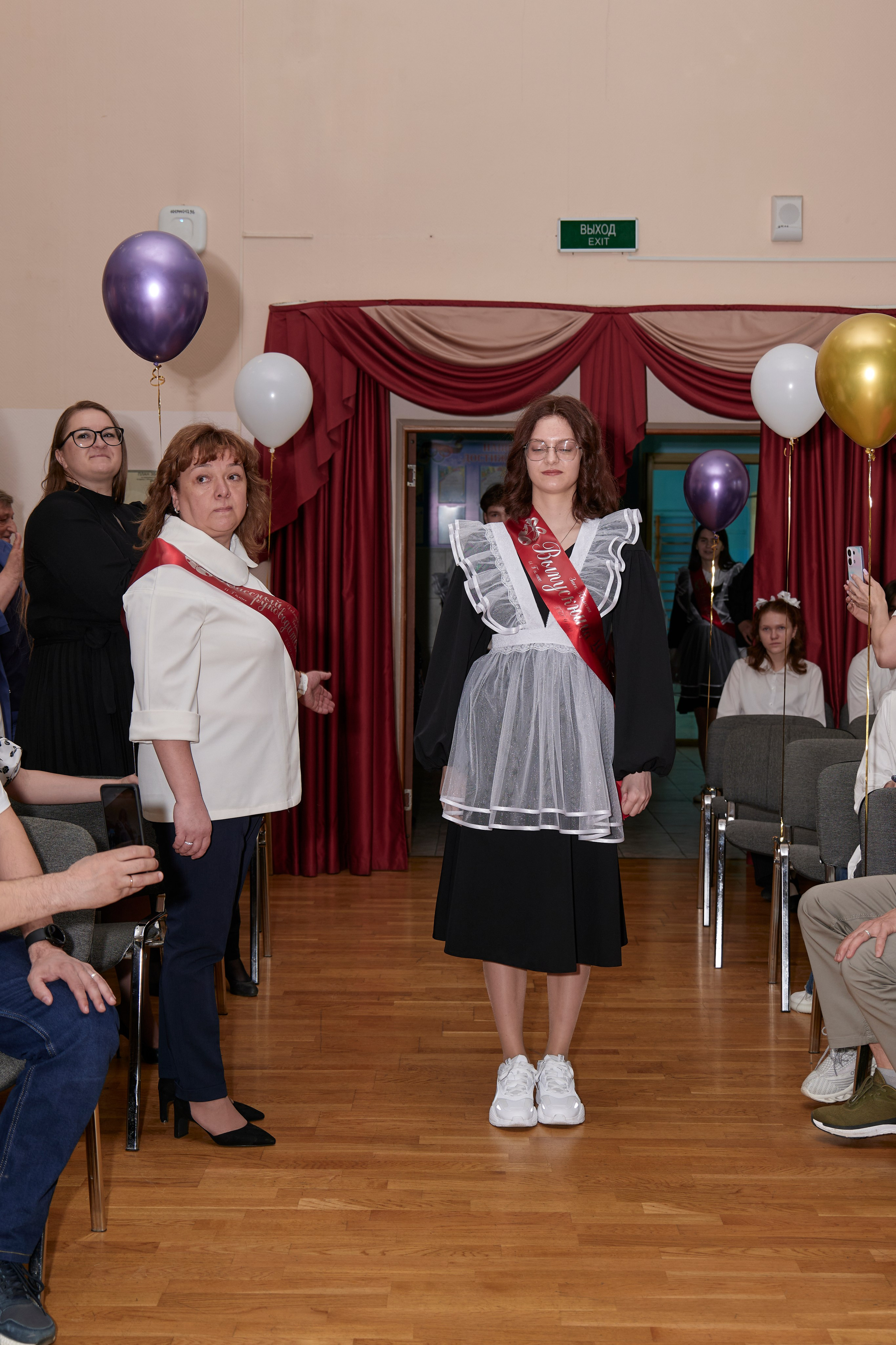 Последний звонок школа 1413. Детский и семейный фотограф г. Москва Оксана Катаджи