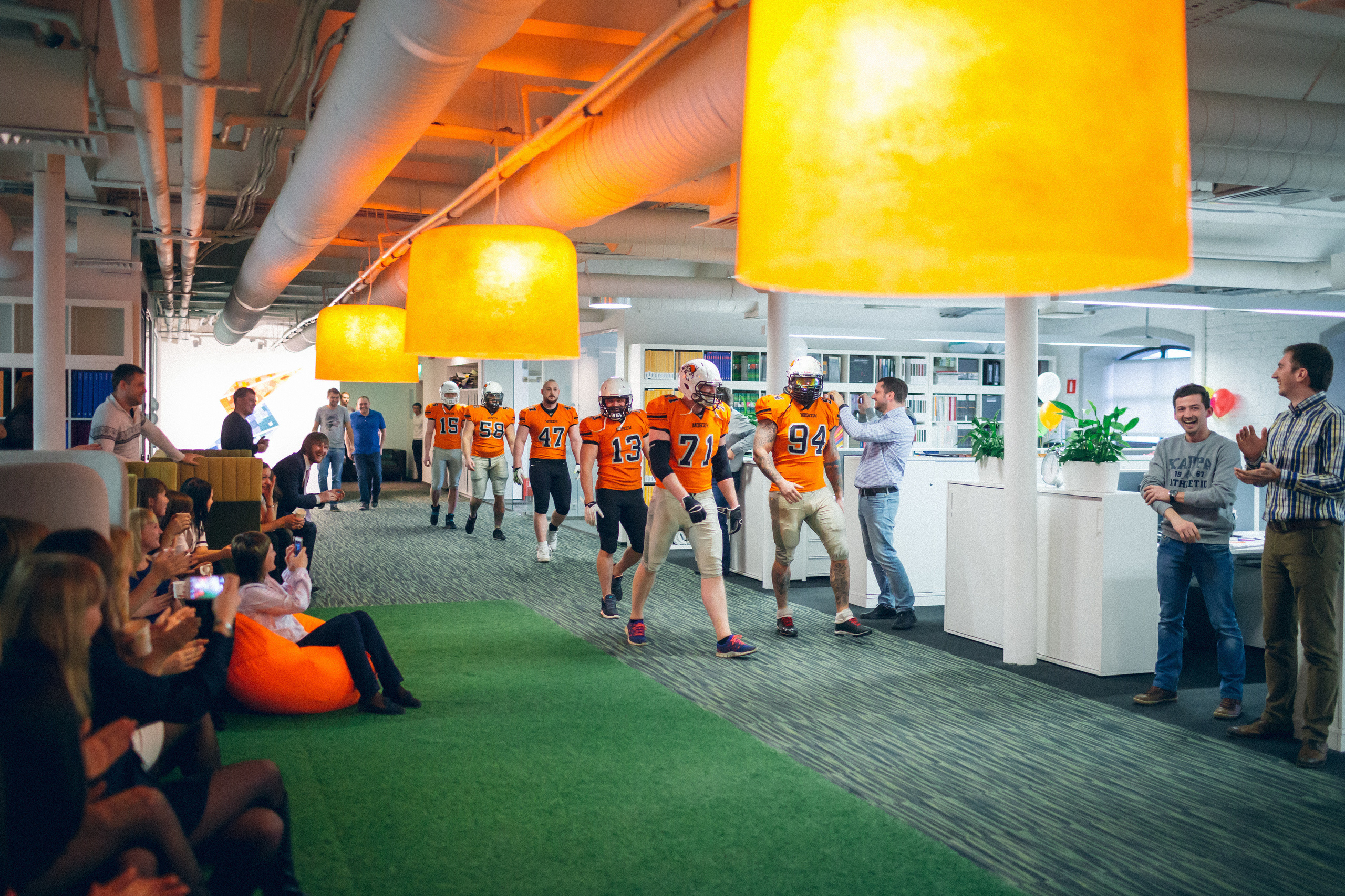 8-е марта в SmartCompany. КонТайм: профессиональная съемка для организаций