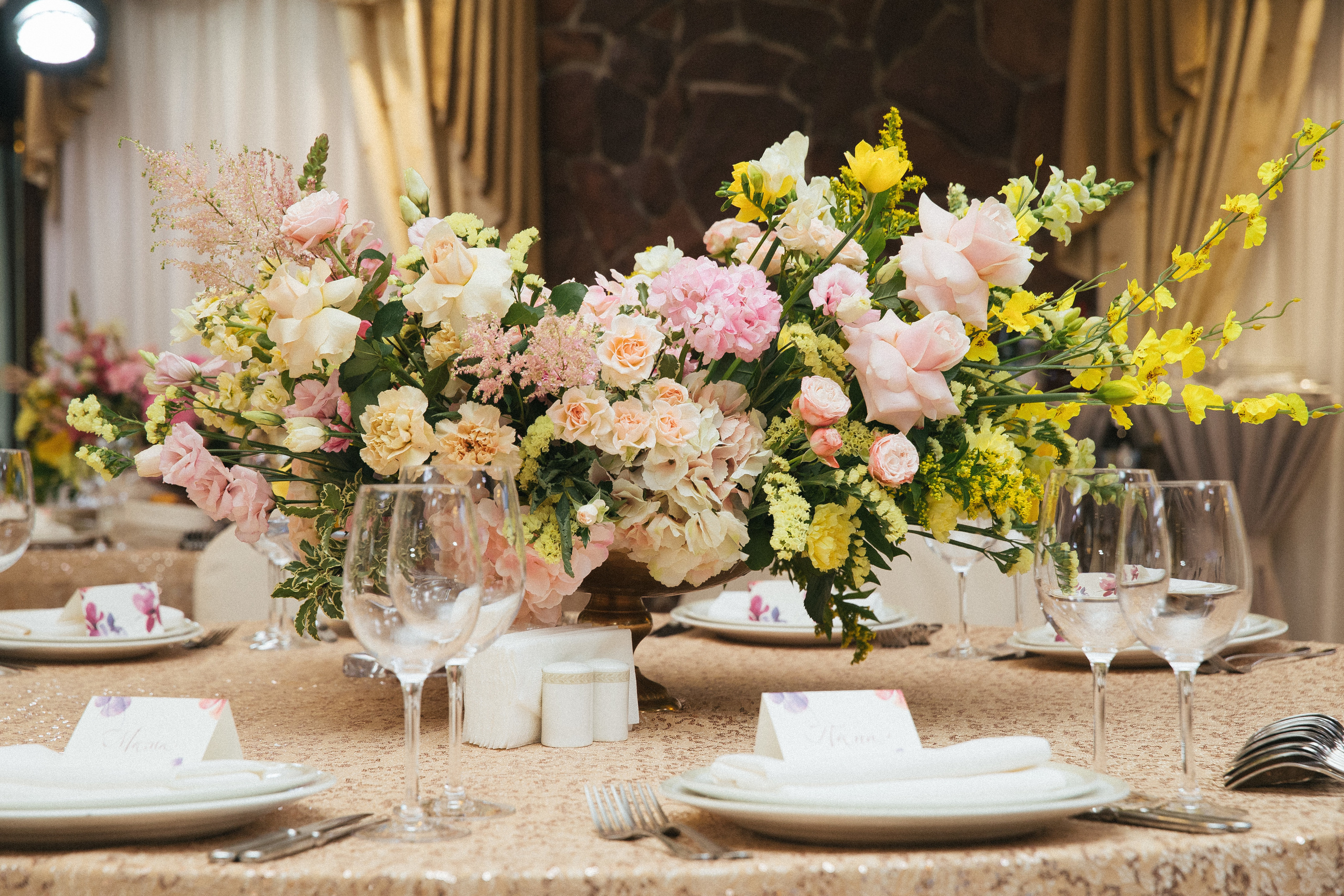 Юбилей. Фотосъёмка юбилея с дополнительным светом. КонТайм: профессиональная съемка для организаций