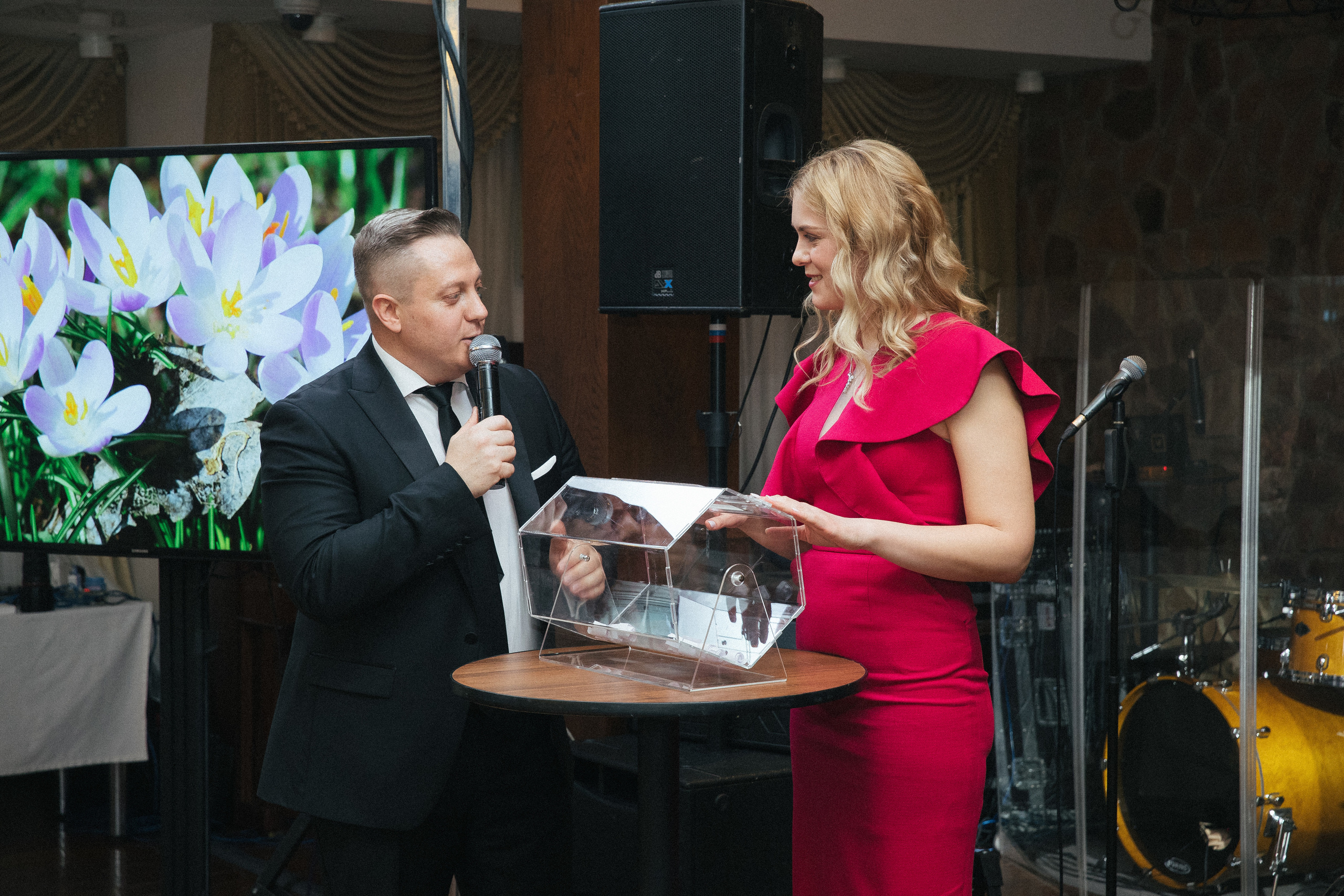 Юбилей. Фотосъёмка юбилея с дополнительным светом. КонТайм: профессиональная съемка для организаций