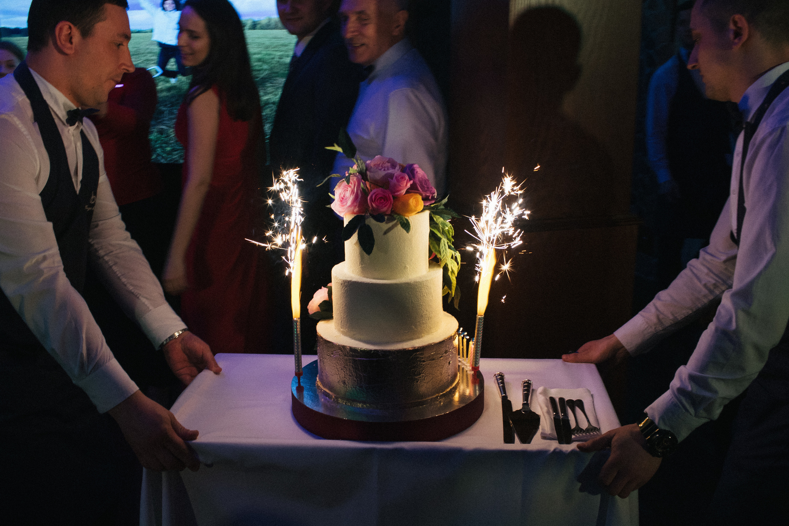 Юбилей. Фотосъёмка юбилея с дополнительным светом. КонТайм: профессиональная съемка для организаций