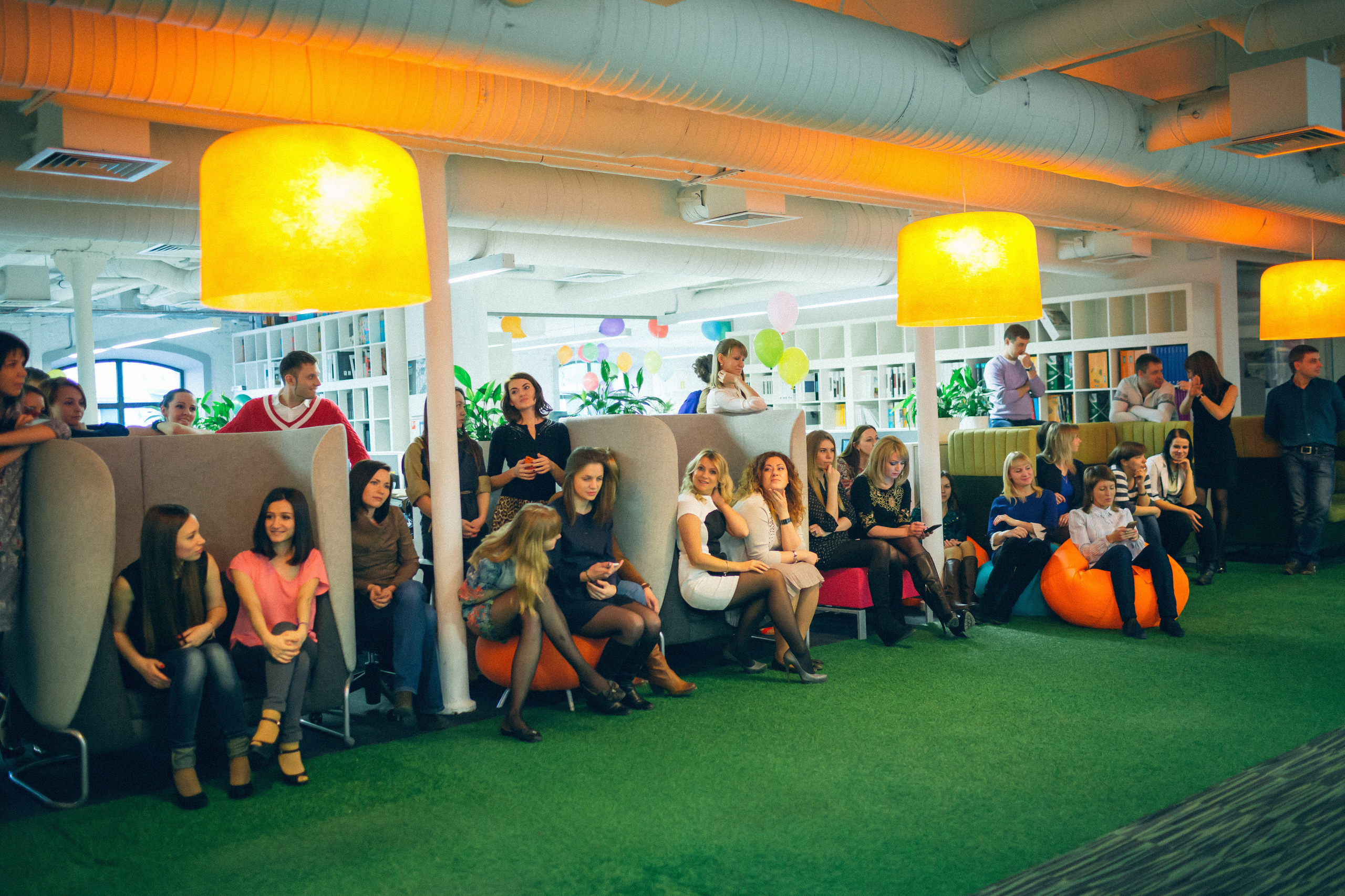 8-е марта в SmartCompany. КонТайм: профессиональная съемка для организаций