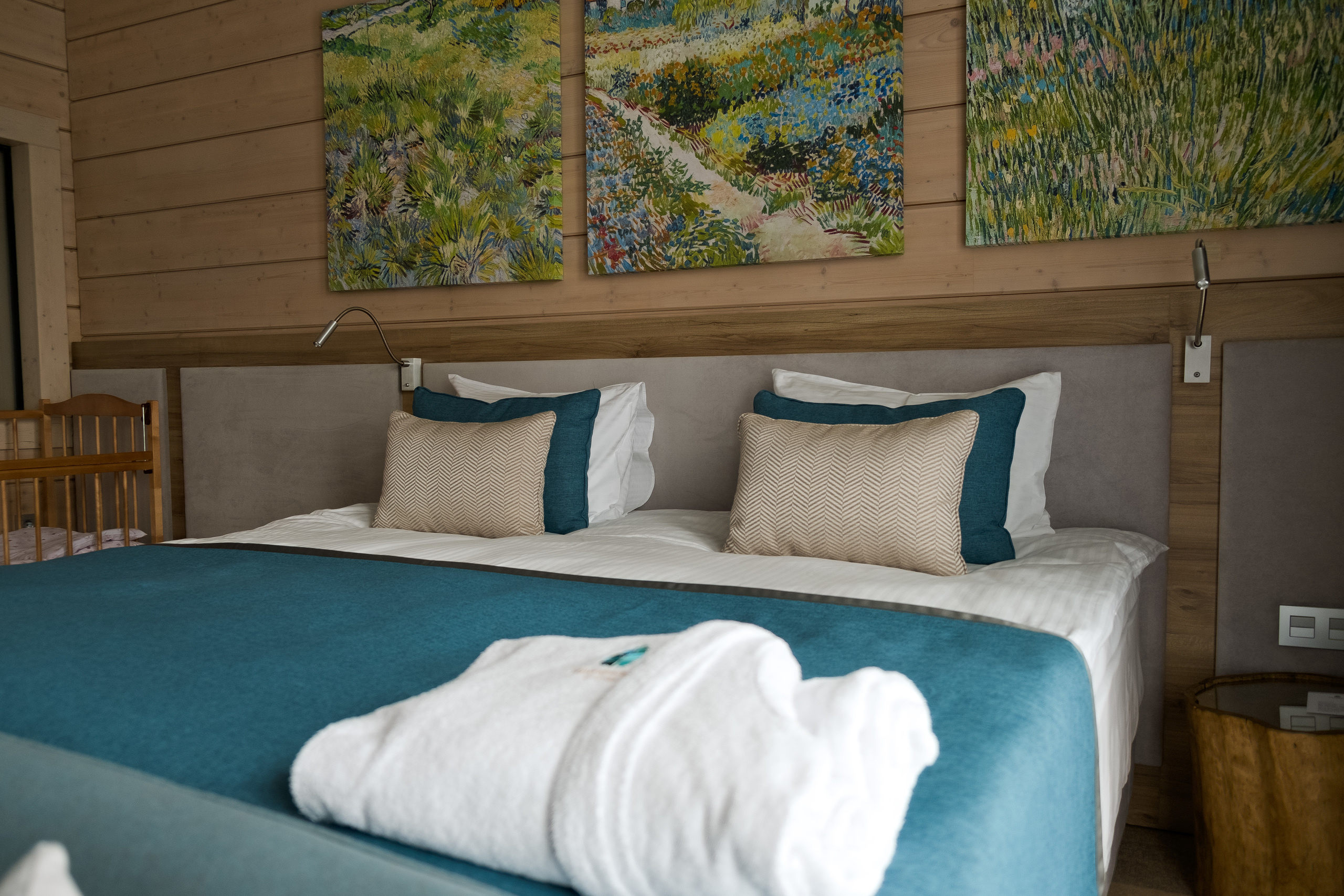 Интерьер эко-отеля "Изумрудный лес"